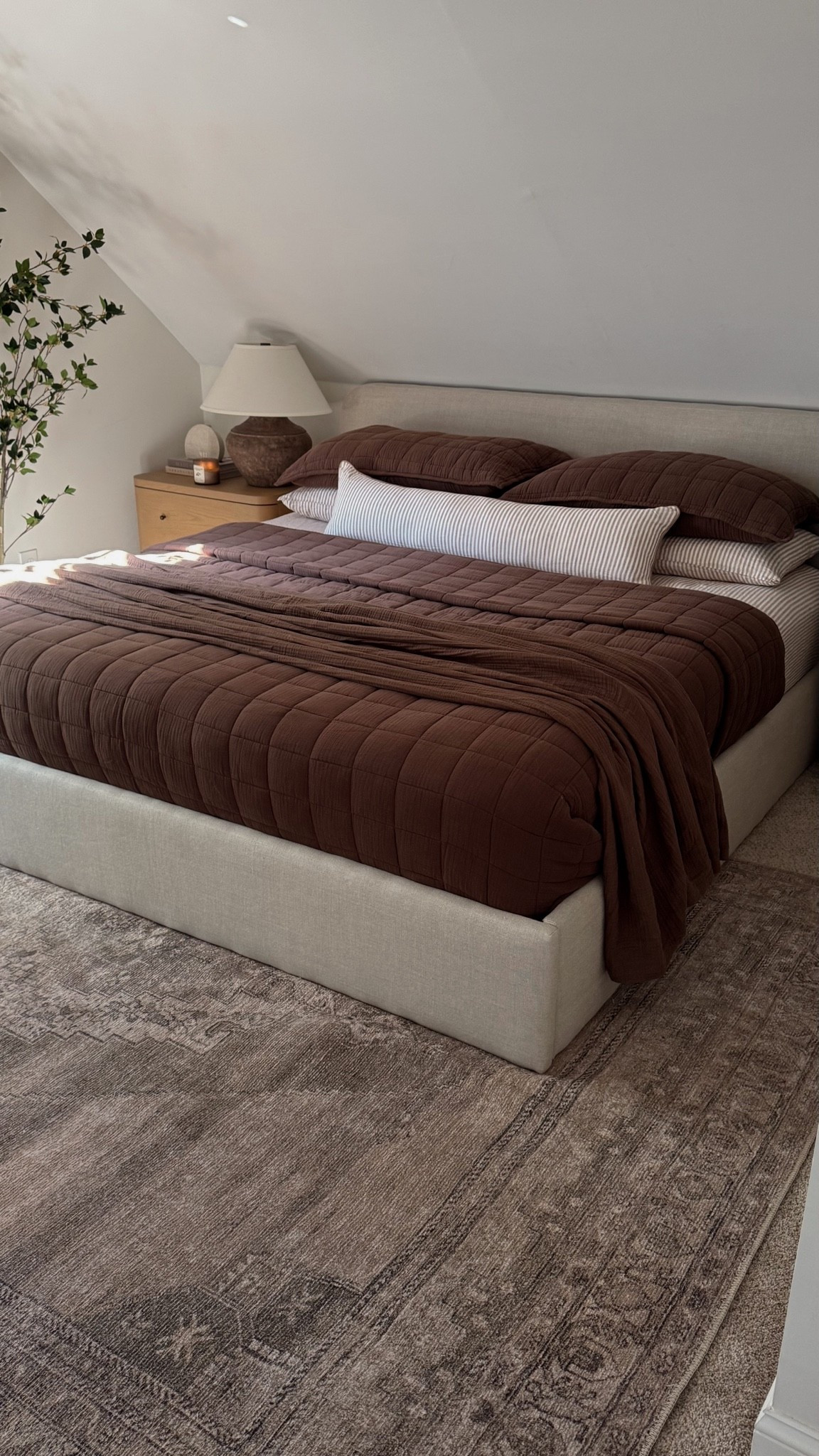 cozy brown bedding for fall 🍂 this quilt is so soft & it’s organic cotton! code INFG-26SALEAONEILL10 for 10% off your first quince order

#LTKHome