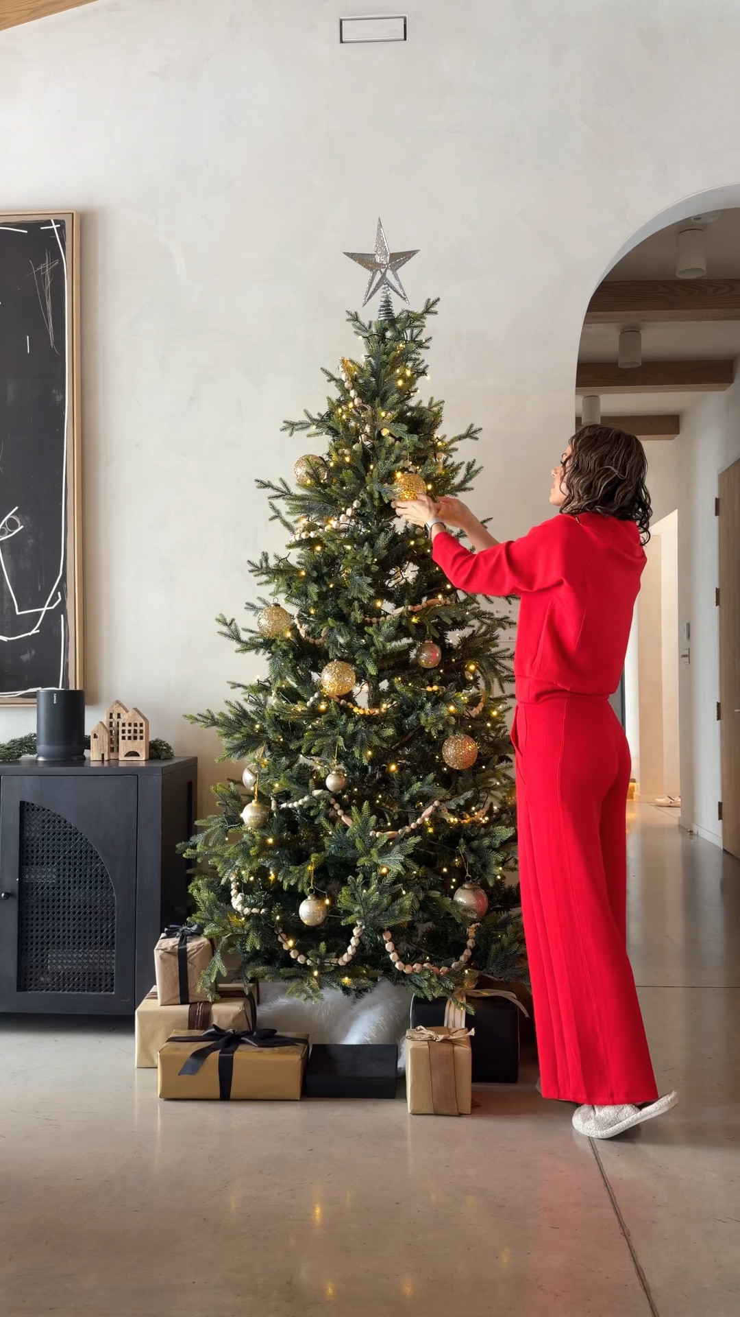 Festive + Cozy, Wrapped in Red
A pop of festive red can elevate any day this holiday season ❤️
Whether you’re decorating, wrapping gifts, spending time with friends and family, or curling up for a cozy movie night, SPANX Red adds the perfect hint of holiday spice to your wardrobe. @spanx
#spanxpartner #blackfriday
