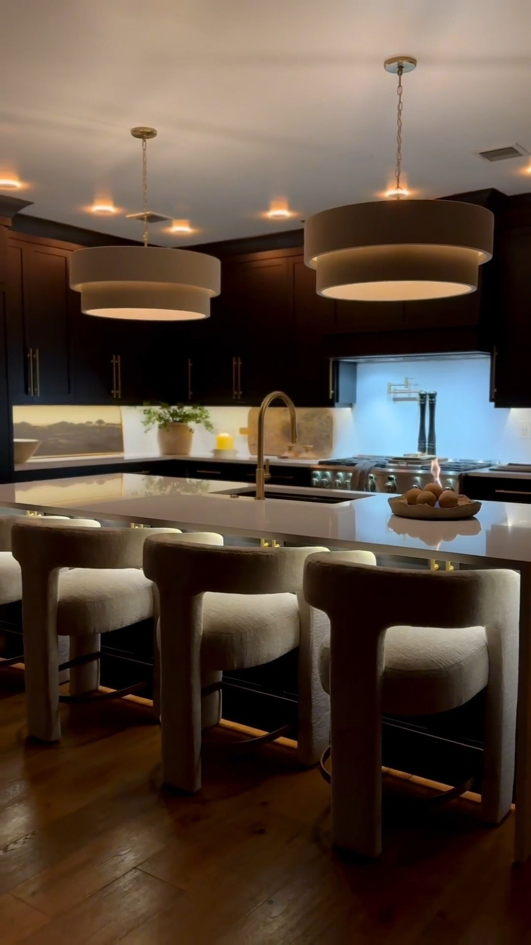 Okay… these are the ones you guys keep coming back for 🥰 Every time I share them, they sell out or become instant favorites, and honestly, I get it. These are the pieces that made my home feel more elevated, more functional, and just put together without overthinking it. It makes me so happy knowing you’re loving the same finds that truly transformed my space.

amazon best sellers
home decor favorites
amazon home finds
modern home decor
aesthetic home inspo

Summerthompsonstyles 


#LTKvlog #LTKHome #LTKdayinmylife