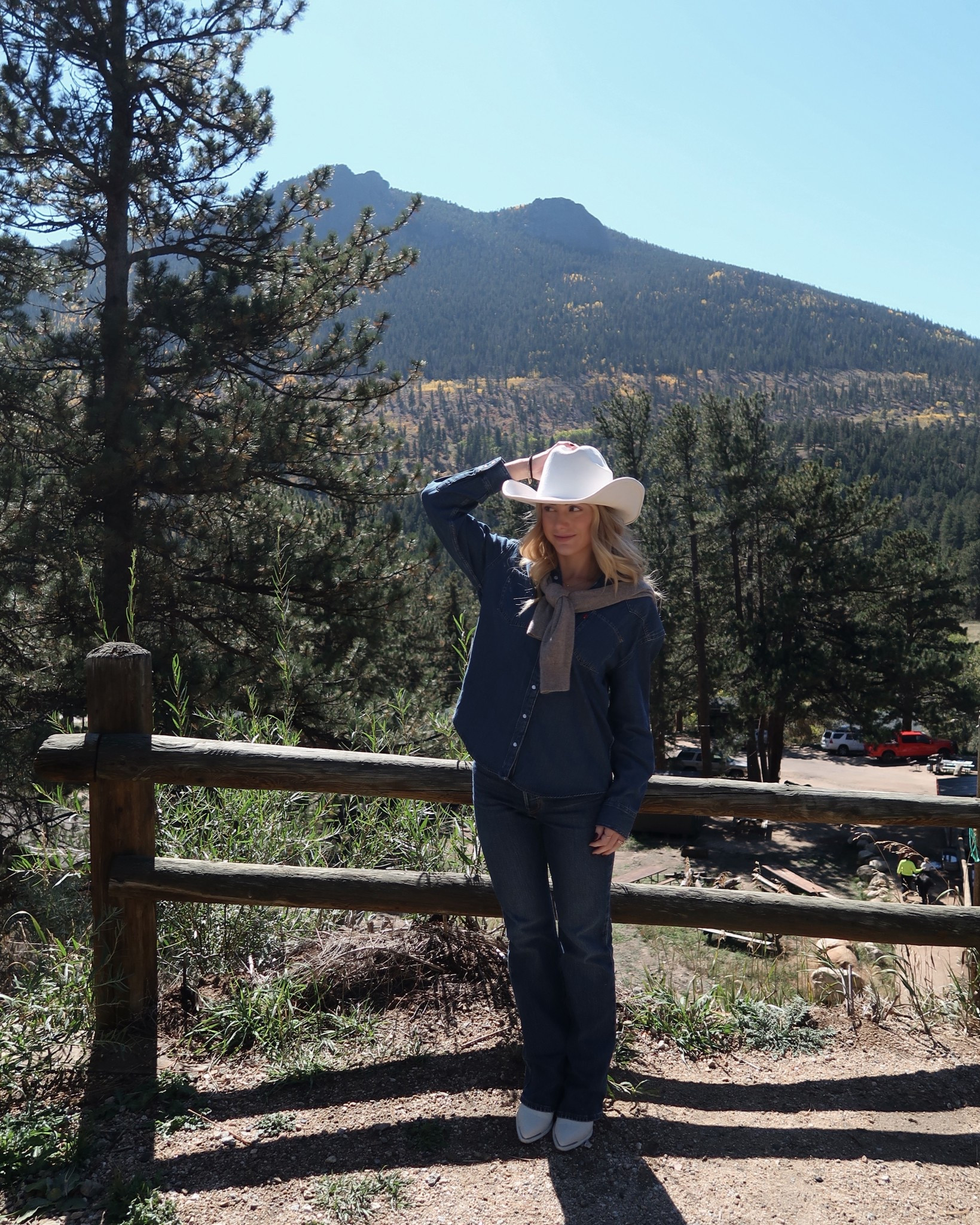 Fall bucket list activity!! Horseback riding through Rocky Mountain national park! And the cutest Levi’s outfit to match 🤭🫶🏻 #falloutfit #falloutfitinspo #pinterestaesthetic #pinterestgirl #fallaesthetic

#LTKPetite #LTKStyleTip #LTKSeasonal