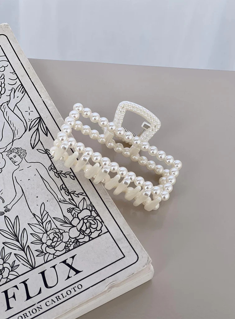 Moreno Pearl Hair Clip White | Princess Polly AU