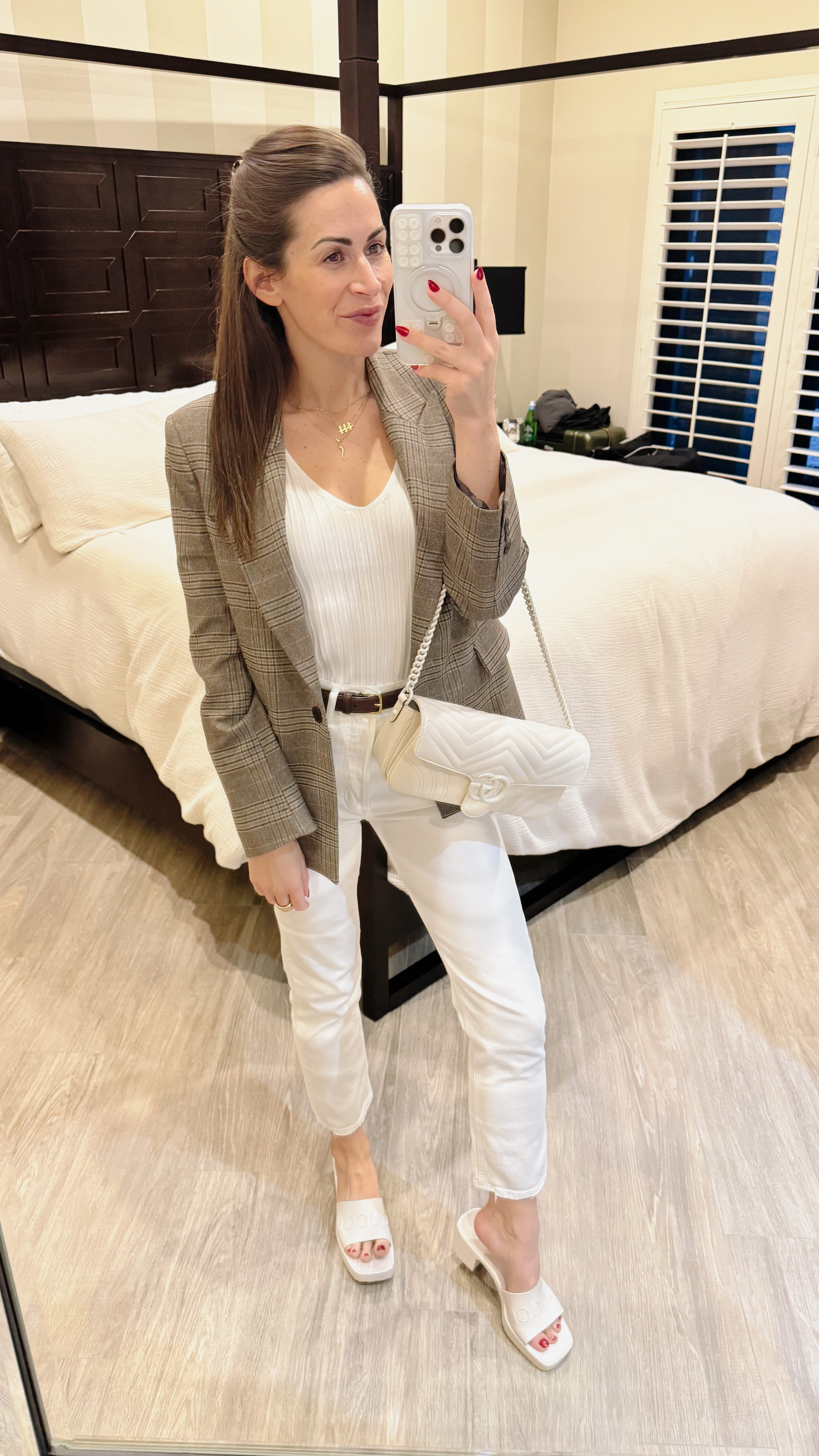 Monochromatic with a pop of plaid 🤍 Loving this classic, polished look featuring crisp white denim, a lightweight tank, and a structured plaid blazer. Perfect for casual meetings or a day out! Finished with neutral accessories for a timeless vibe.

🖤 Blazer: xs
🤍 Tank: xs
👖 Denim: 25
👡 Shoes: 38

What’s your go-to outfit for looking put-together?

#EffortlessStyle #ChicAndClassic #OOTD #BlazerOutfits #LTKStylist 

 

#LTKFindsUnder100 #LTKStyleTip #LTKWorkwear