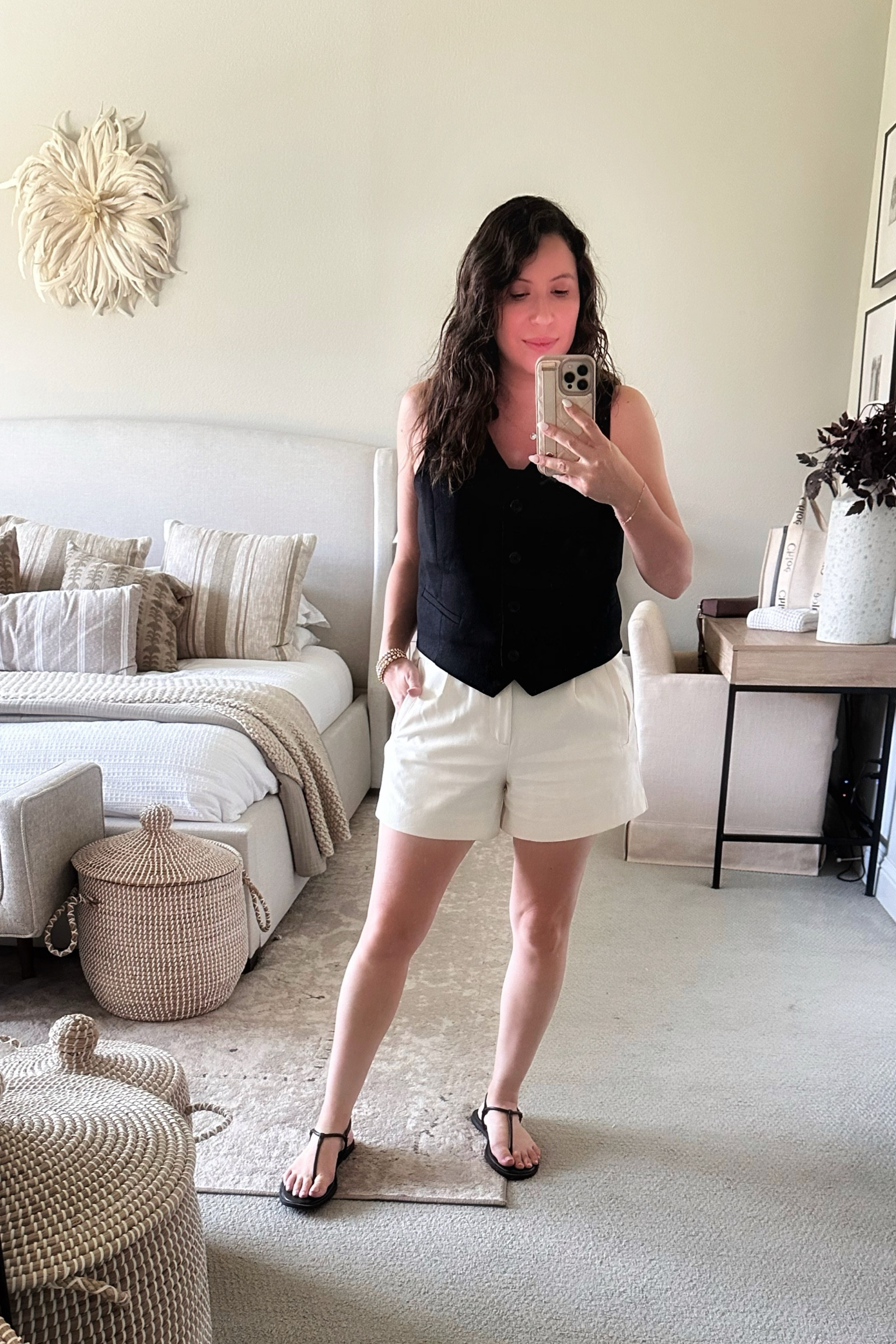 I love, love these pleated shorts! They are so flattering and come in so many colors! 

#LTKHome #LTKWorkwear #LTKSeasonal