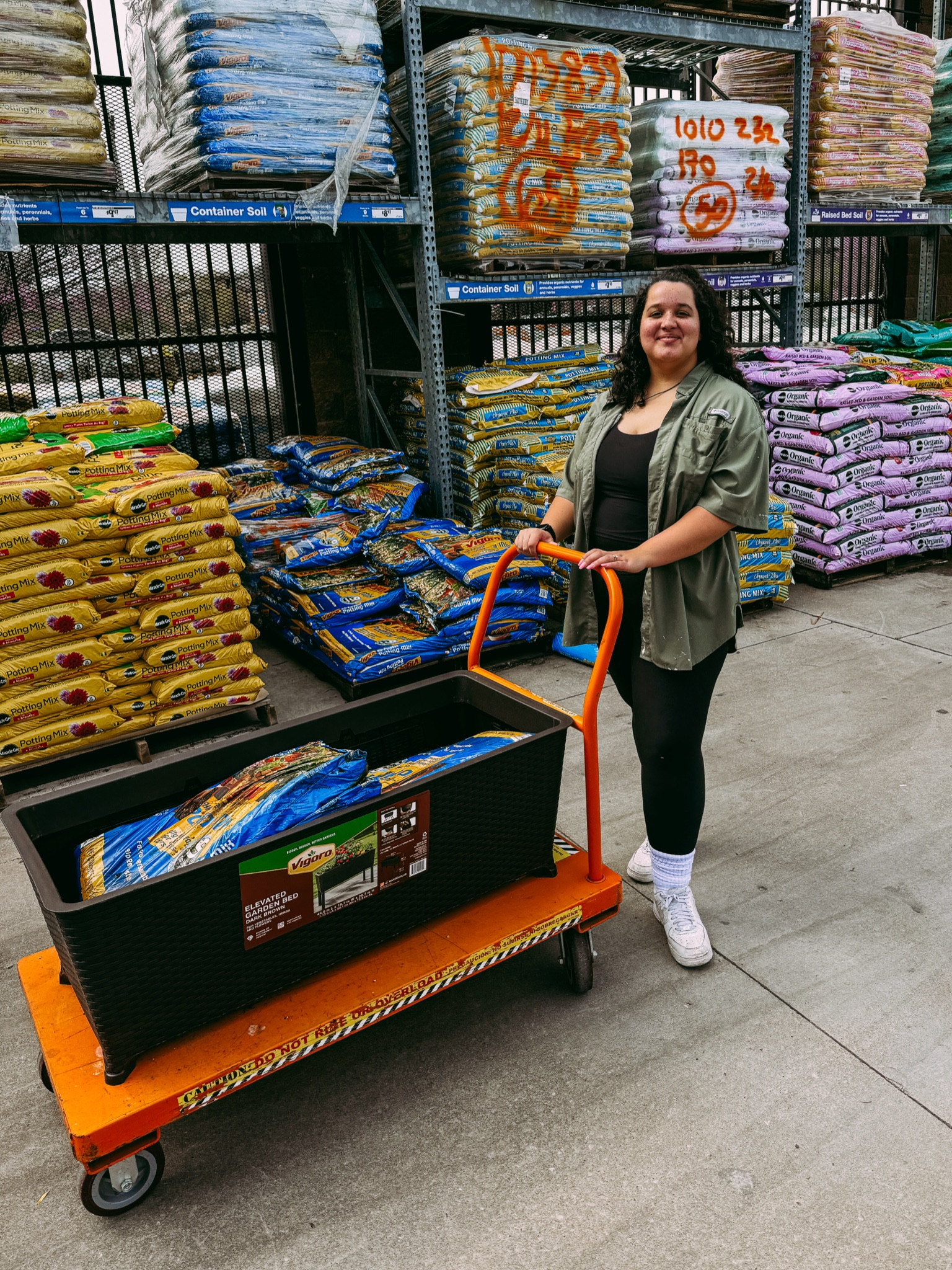 jumping head first into plant mom life!! here’s my base essentials for a raised garden bed ☺️🪴👏🏽