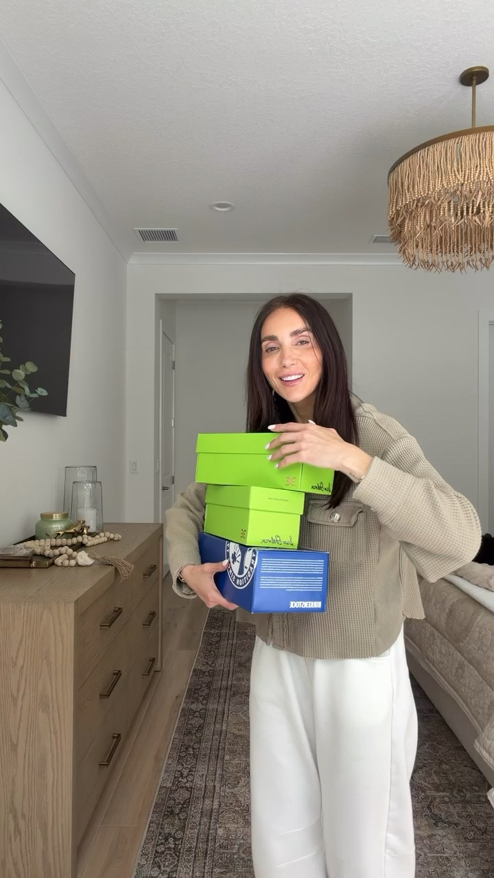 Vacation sandals, pool day, summer style, summer dhoes, beach vacation, resort outfit, annabrstyle

#LTKOver40