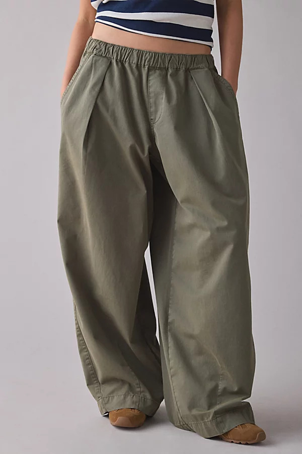 BDG Bobbi Baggy Pull-On Pants in Green, Women's at Urban Outfitters | Urban Outfitters (US and RoW)