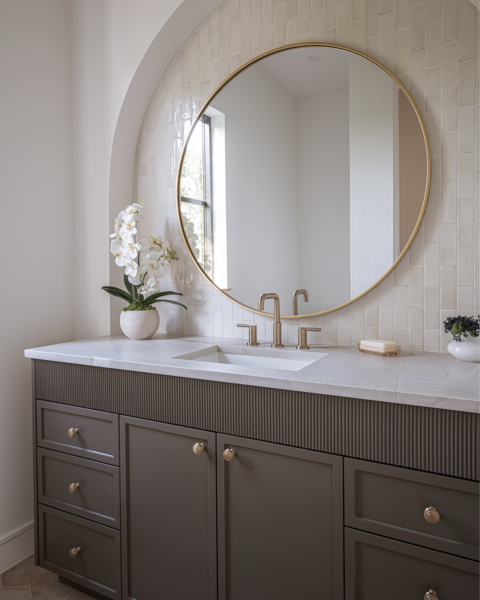 Forest Lane Pool Powder Bathroom Selections 🤍 

#LTKHome #LTKOver40