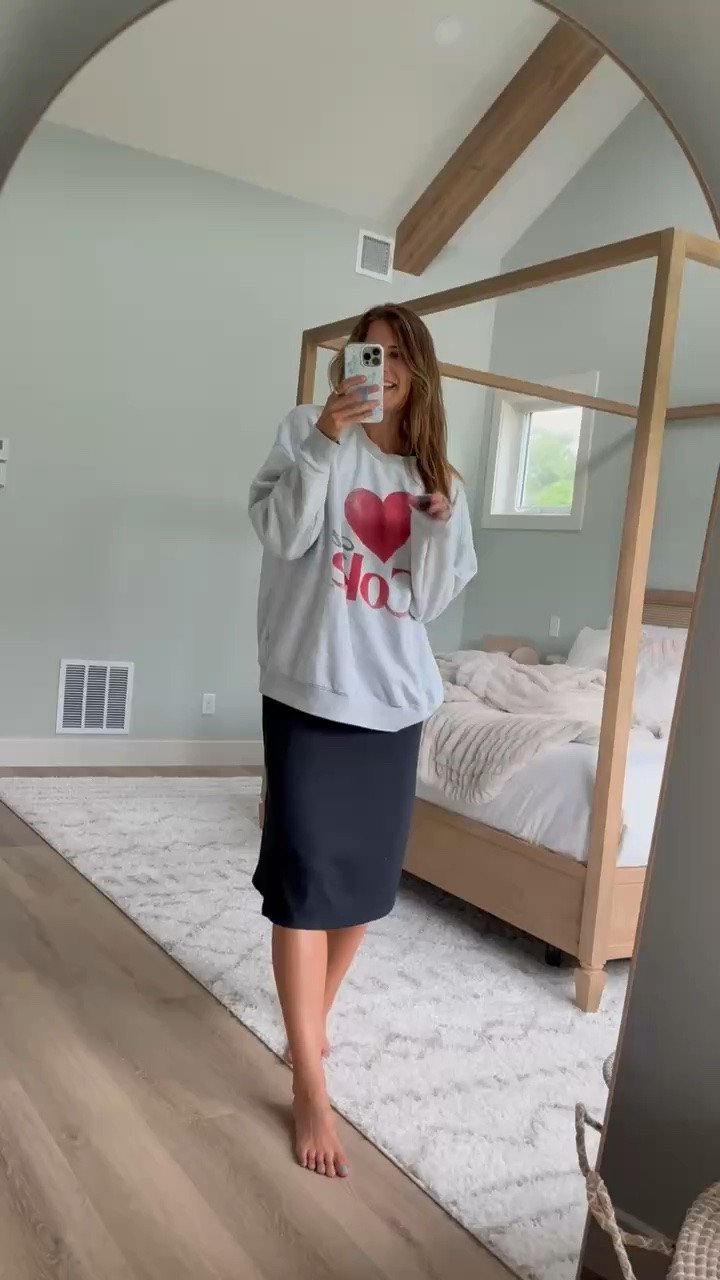 I’ve already started reaching for this sweatshirt on slow mornings and travel days. The oversized fit is cozy without feeling bulky, and the soft fleece lining makes it one you’ll want to live in once the temperatures start to drop.

Size XL

Graphic sweatshirt, oversized sweatshirt, cozy pullover, fleece sweatshirt, casual fall style, travel outfit, everyday basics, lounge outfit, tall girl fashion, StangandCo

#LTKootd #LTKTravel #LTKSeasonal