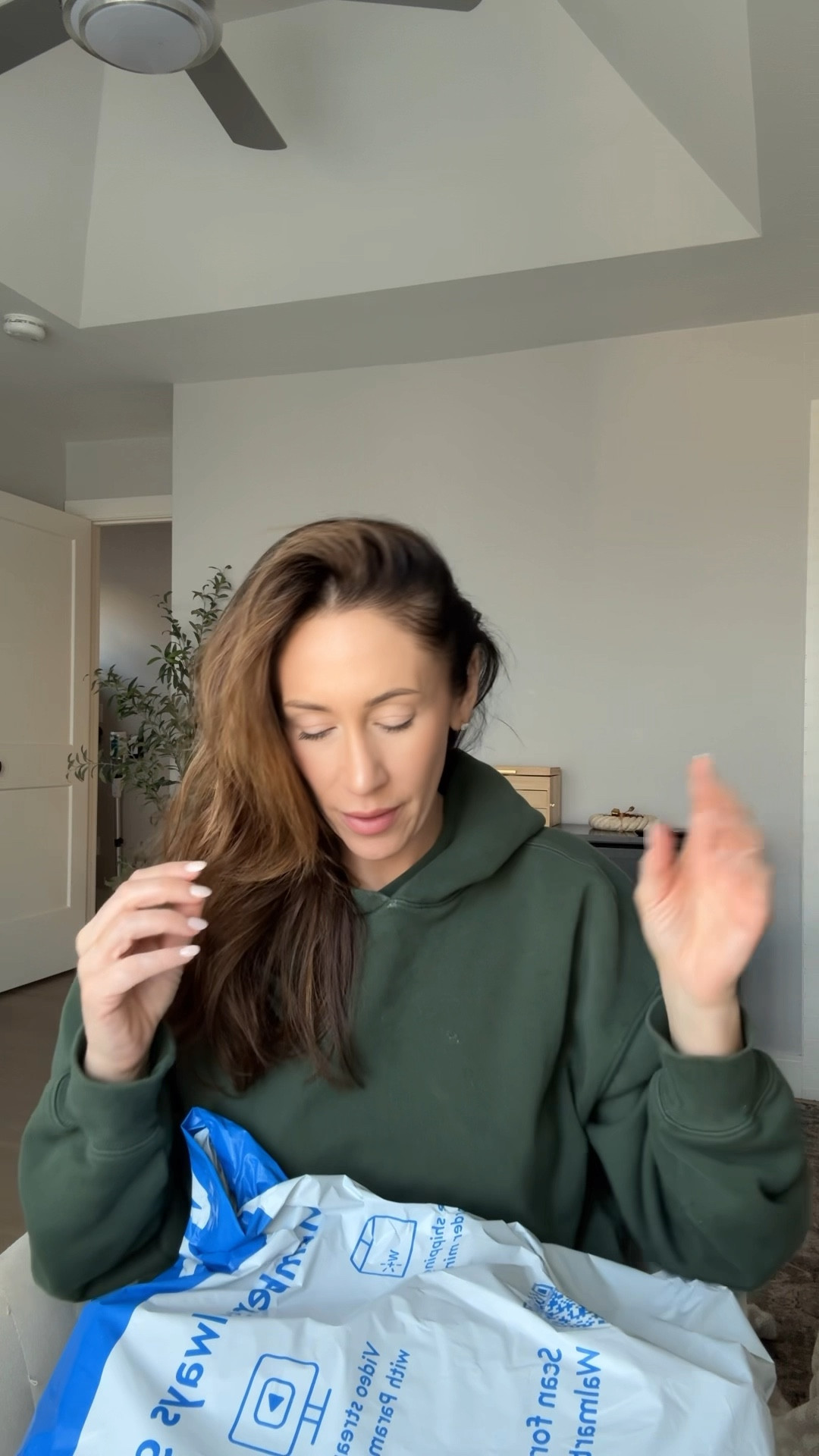 I can’t get over this Walmart tote! It’s already selling out


#LTKootd #LTKSeasonal #LTKgrwm