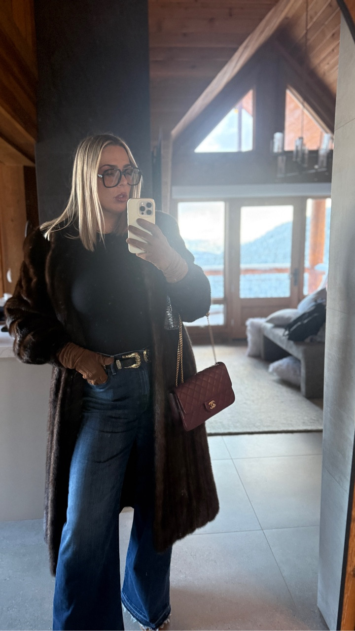 Kinda sad winters almost over ❄️❄️❄️

My fav Amazon bodysuit that’s also shapewear!!

#bodysuit #shapewear #mountainoutfit #midsizefashion

#LTKSpringSale #LTKootd #LTKMidsize