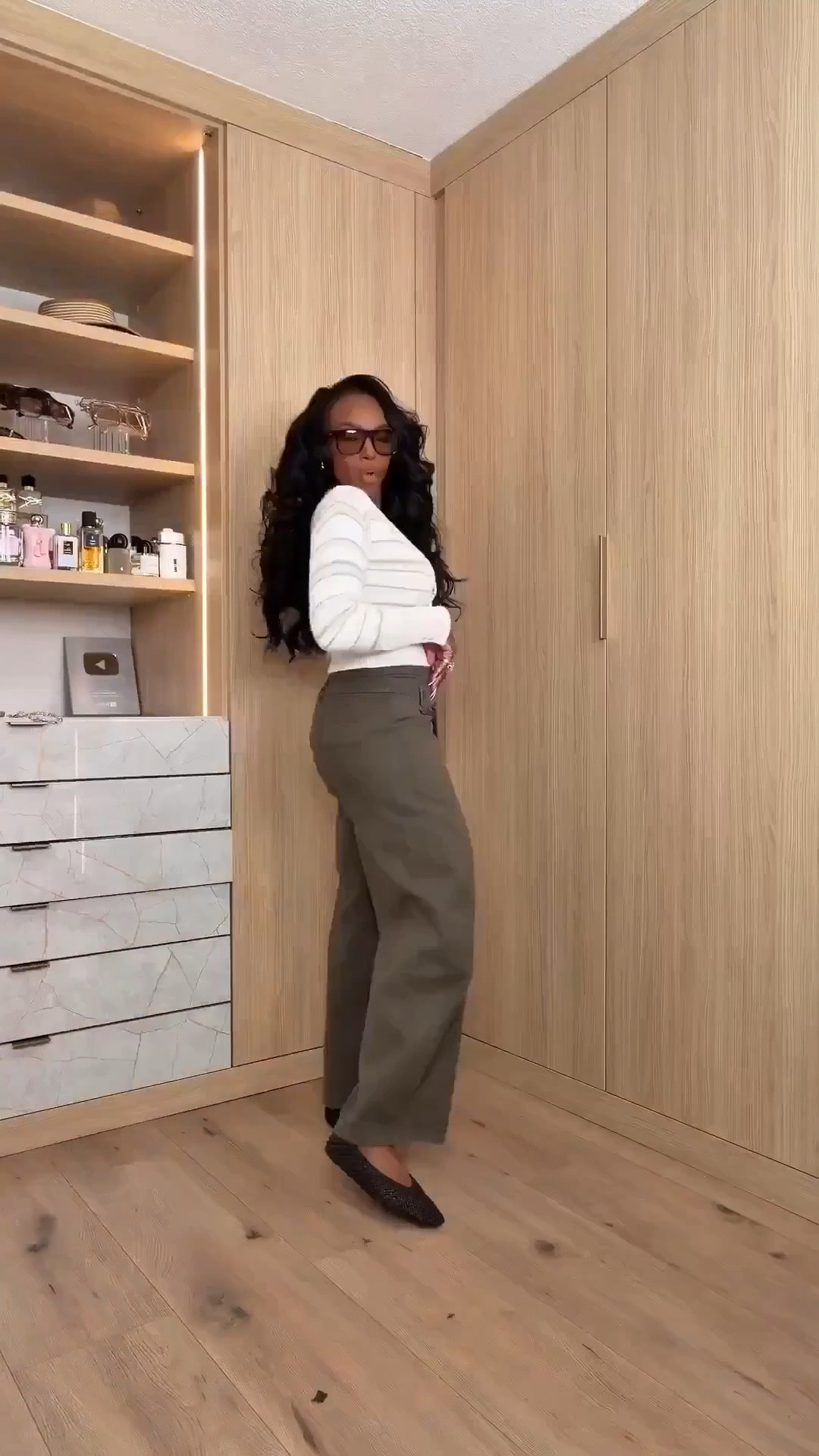Easy fall outfit✨ Everything from this look is linked below. 👇🏽

Wearing: Size Small | 5’4” | 140 lbs | 34D-27-40

📲   Download the FREE LTK app & follow me (@kirasfashionfinds) to shop all my daily finds.  #LTKootd #LTKPetite #LTKU