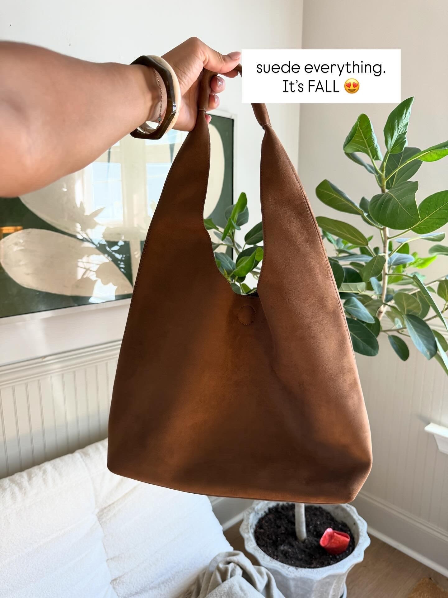 Suede hand bag!!!

Bags handbags 

#LTKItBag #LTKStyleTip #LTKBeauty