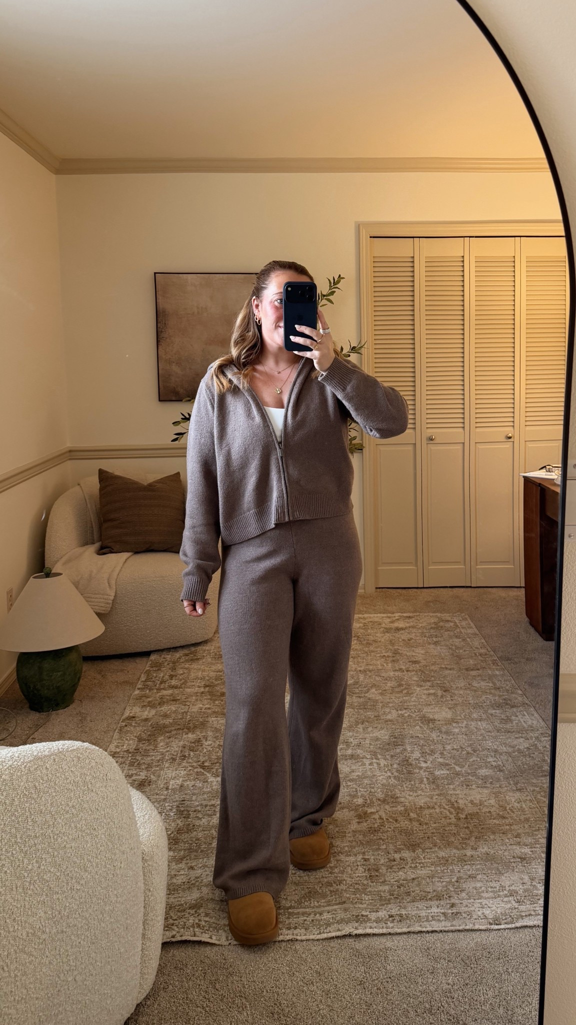 My FAVORITE Cashsoft line is on sale!! These pieces are seriously so soft and comfy. And they come is lots of cute colors. 🤎🩵💛 Wearing a size large in both pieces. Size 10 | M\L | 5’3"

#LTKootd #LTKSaleAlert #LTKMidsize