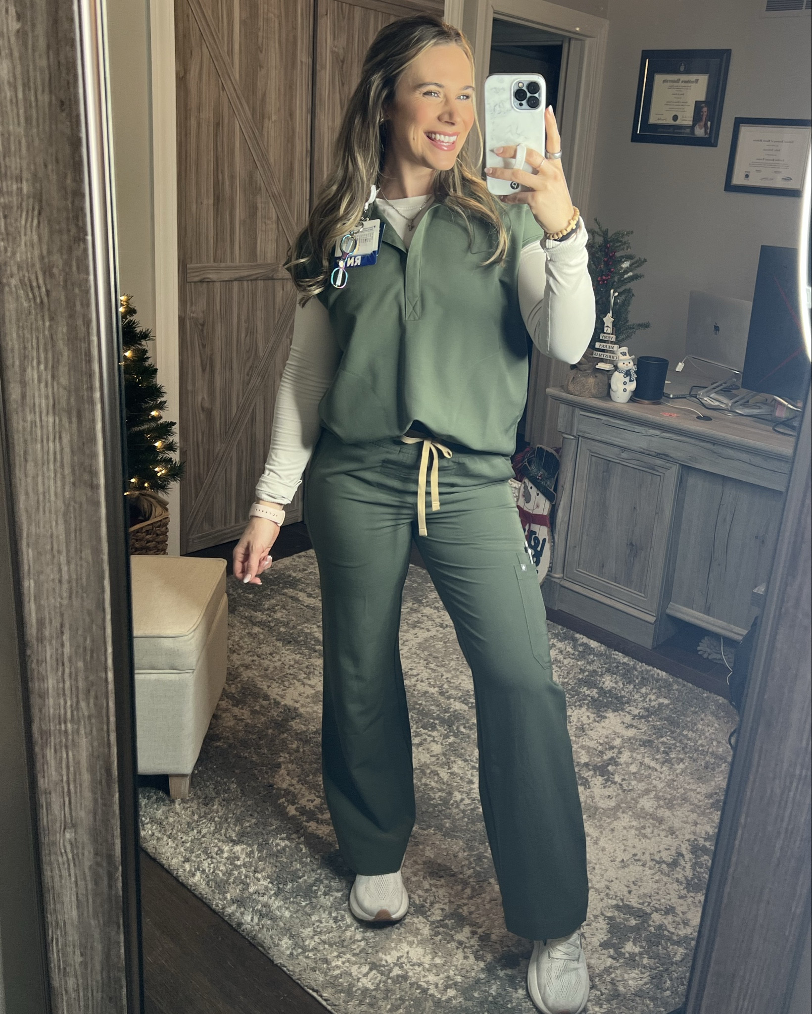 Moss is soooopretty!! 

Pants- Isabel wide leg- small, regular 
Top- Rafaela - XS
shoes- brooks glycerin TTS

5’4.5”
145 lbs 

#LTKWorkwear #LTKGiftGuide #LTKBeauty