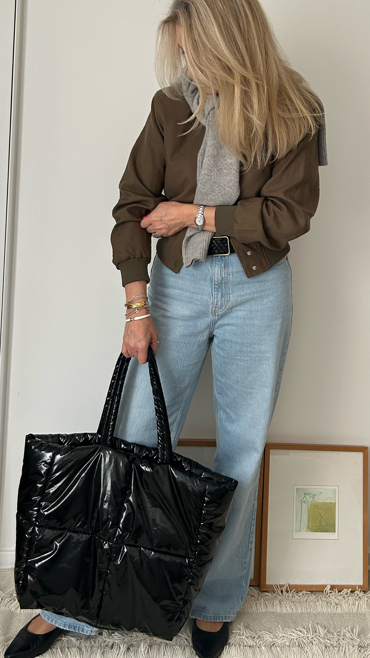 Spring refresh: the bomber jacket 


H&M linen blend dark khaki green bomber jacket, baggy high waisted jeans, H&M grey cashmere roll neck jumper, H&M black quilted shopper, Flattered black ballet flats, ASOS black leather belt

#LTKeurope #LTKover40 #LTKfindsunder100