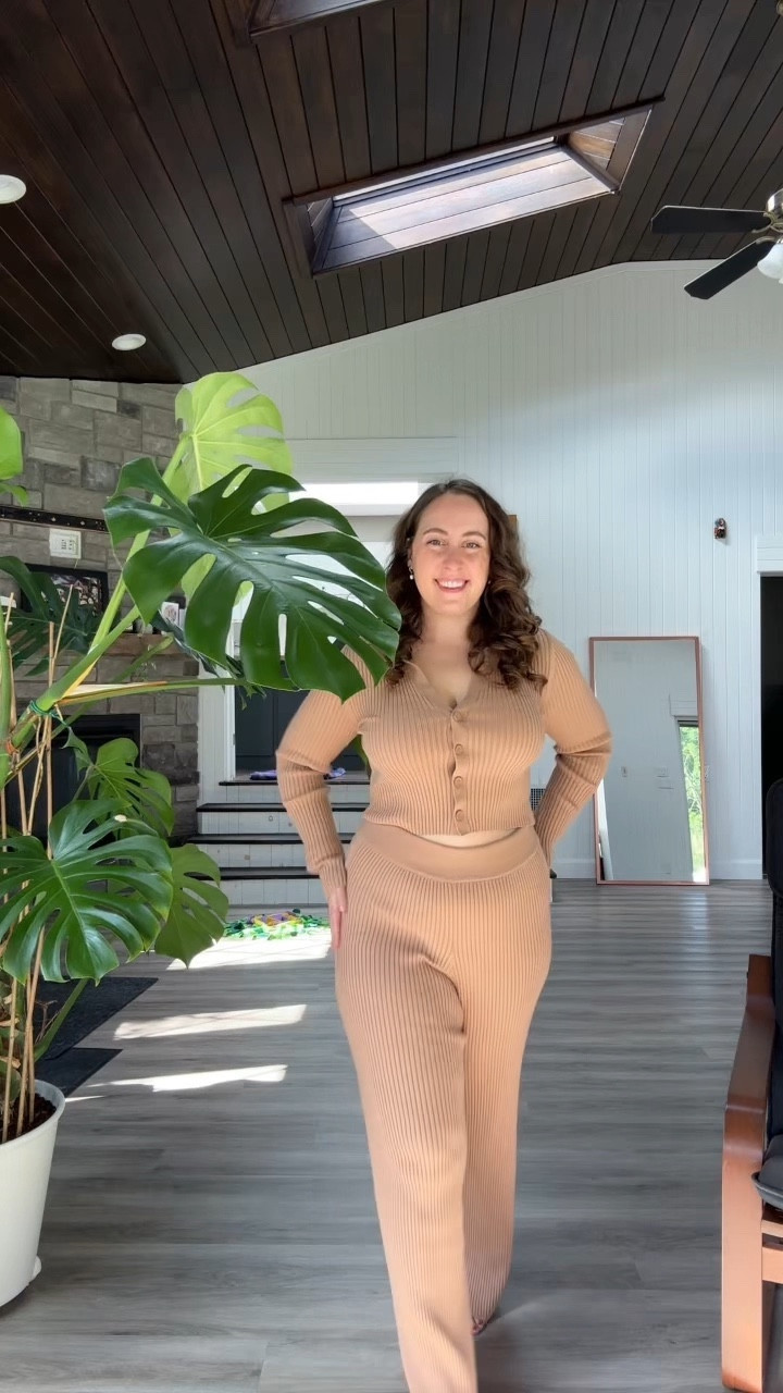 The LTK Sale starts tomorrow, which means everything from Aerie will be 25% off if you shop from the LTK app! These are some of my personal faves from the Aerie new arrivals that are perfect for fall! If you love the Aerie Real Me leggings as much as I do, this is a great time to stock up on a few new pairs or pick up a snuggly set! 

#LTKSeasonal #LTKmidsize #LTKSale