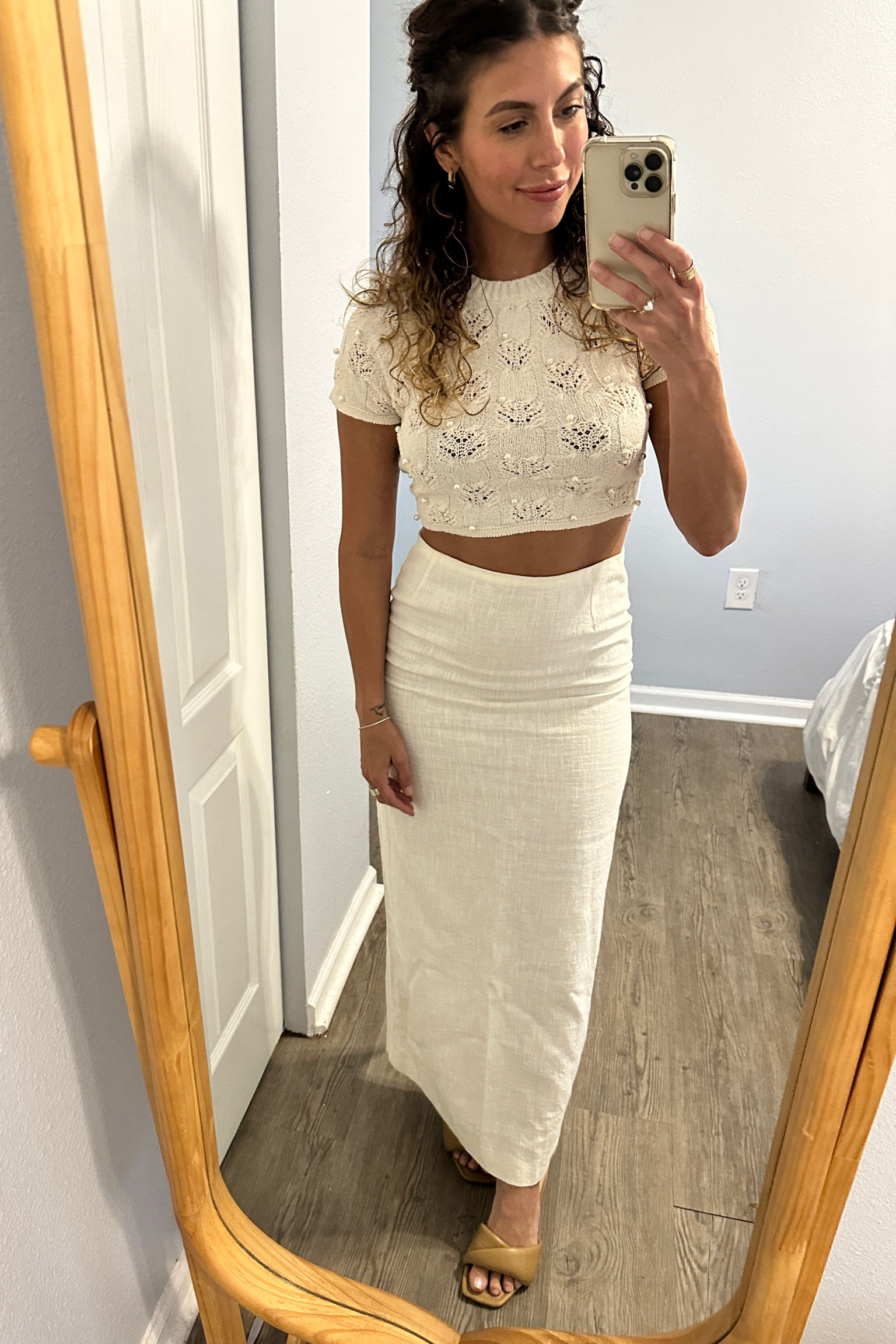 I live a 2 piece set for any occasion! While both pieces im wearing are sold out, I linked similar pieces so you can achieve the same look 🤍🤍🤍