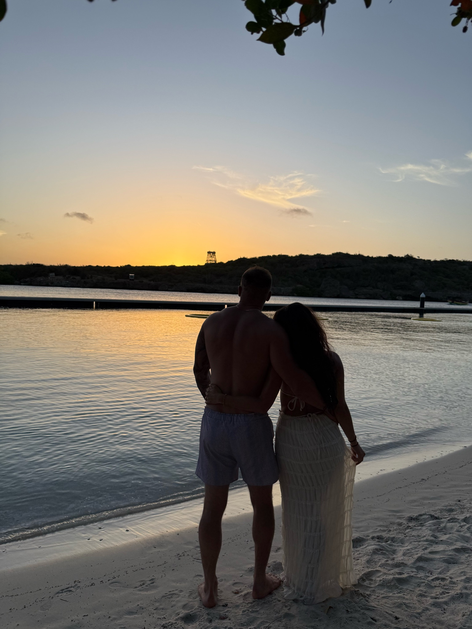 Sunset walks and the perfect vacation outfit. 💛 #summeroutfits #vacationoutfits

#LTKgrwm #LTKTravel #LTKOver40