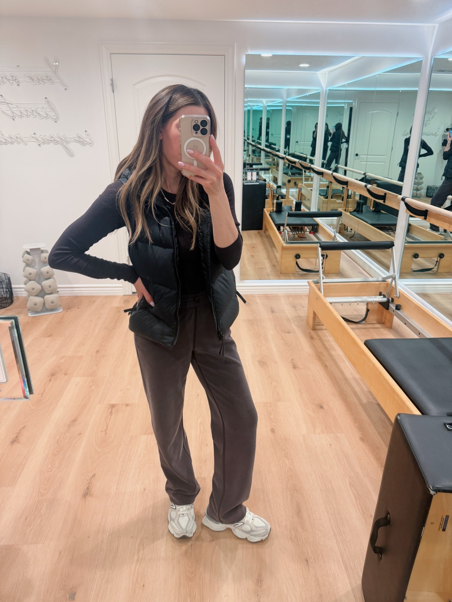 Athletic mom look #fitness #athletic #lounge #workout

#LTKootd #LTKfitnessgoals #LTKmomlife