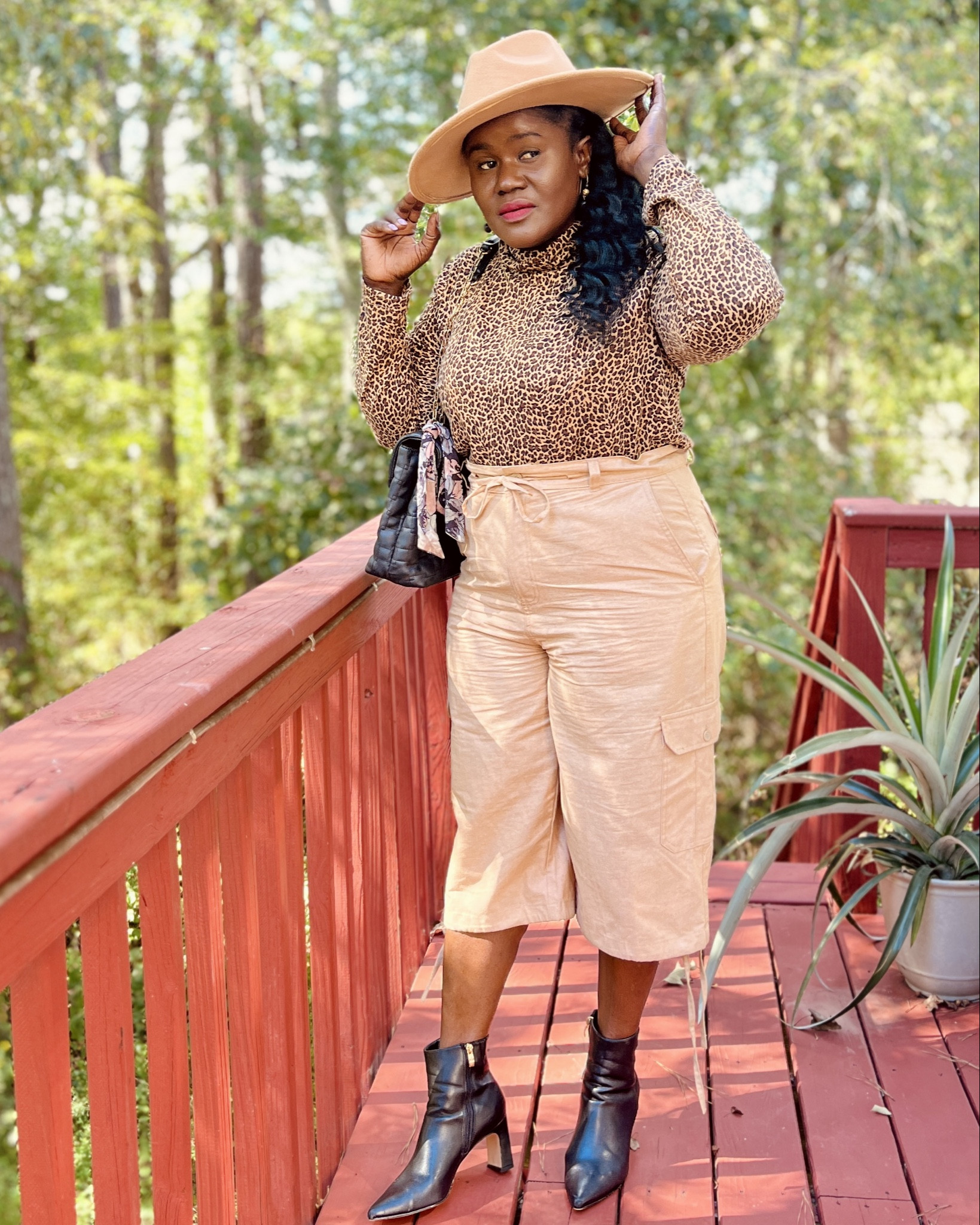 All the animal prints this fall? Say less! This top is too big for me, but I could not resist the urge to style for it my favorite season. I added the hat to bring a little play to the look.
.
.
#fallfashion #fallfashioninspo #ootd #falllook #fallstyleinspo 

#LTKOver40 #LTKFindsUnder50 #LTKItBag