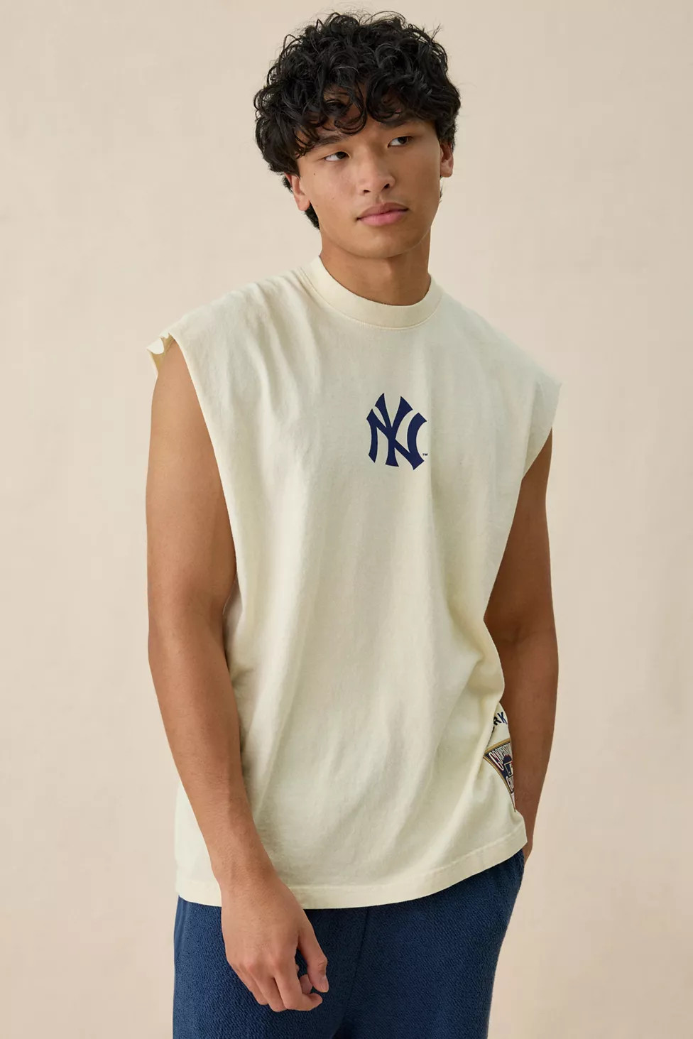 Mitchell & Ness MLB Team Logo Training Muscle Tee | Urban Outfitters (US and RoW)