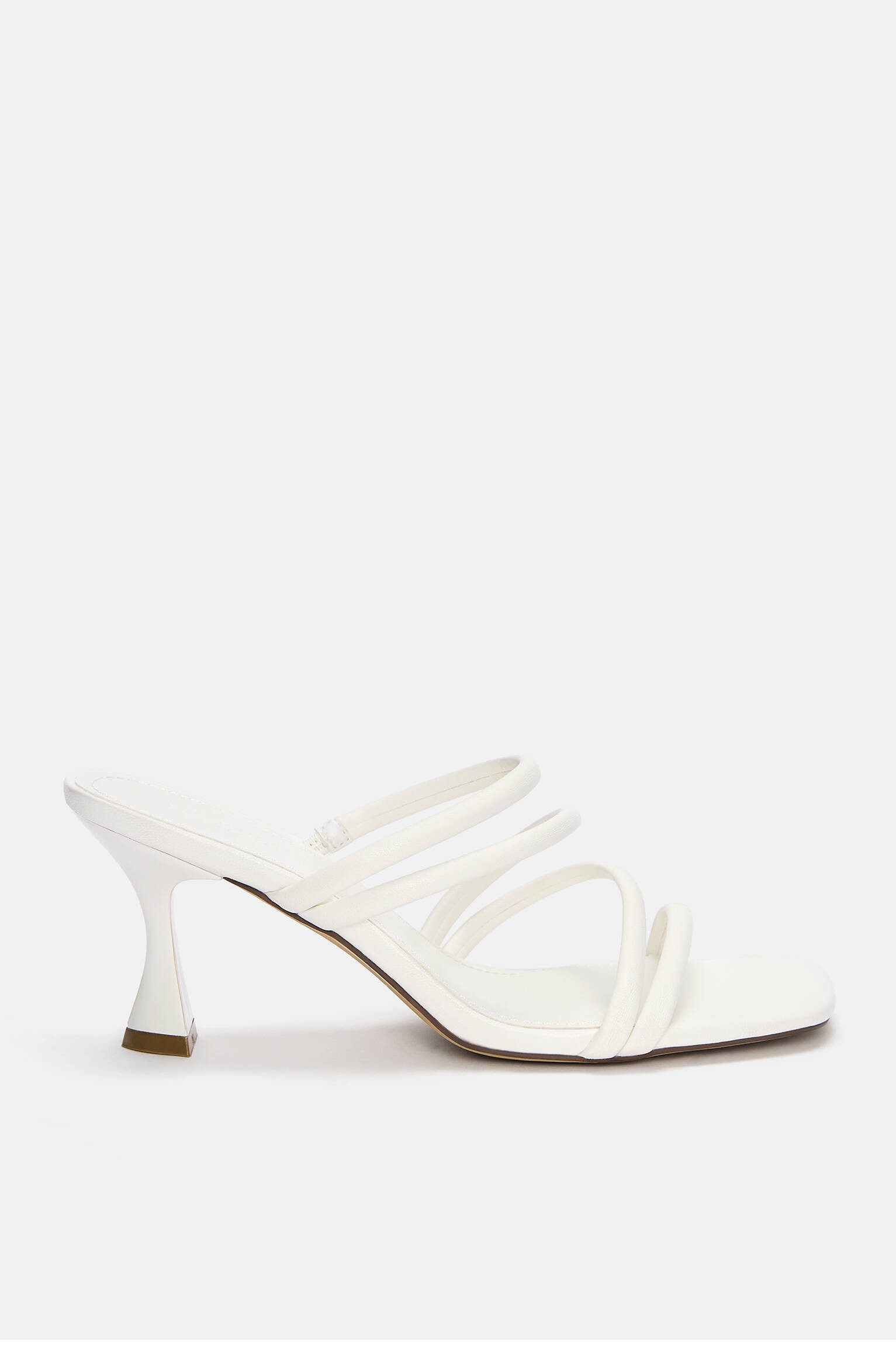 Sandalen mit Absatz und Riemchen | PULL and BEAR DE