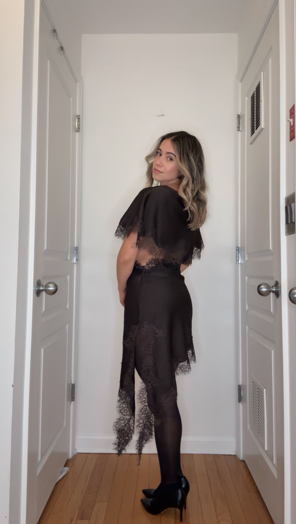 Sarah Wasilak’s outfit from Dinner for Shoes episode 88, Is Botox My Kind of Beauty?

Dress: Zara
Tights: Saint Sass
Shoes: Salvatore Ferragamo
Bracelet: Zara
Earrings: BaubleBar

#LTKPetite #LTKHoliday #LTKootd