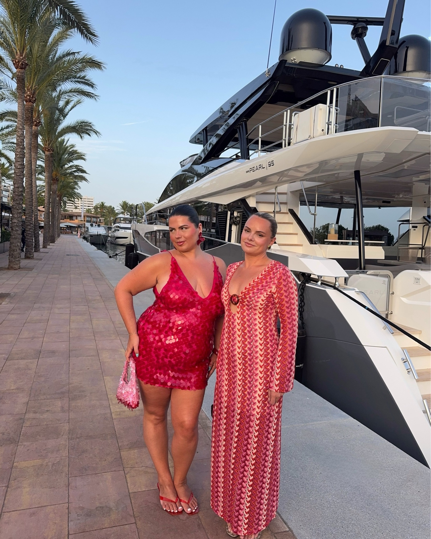 Who wants to play mermaids on our yacht?!? 🧜‍♀️👙💕💕🌺 
-
-
-
#curvy #reddress #mallorca #calador #europeoutfits