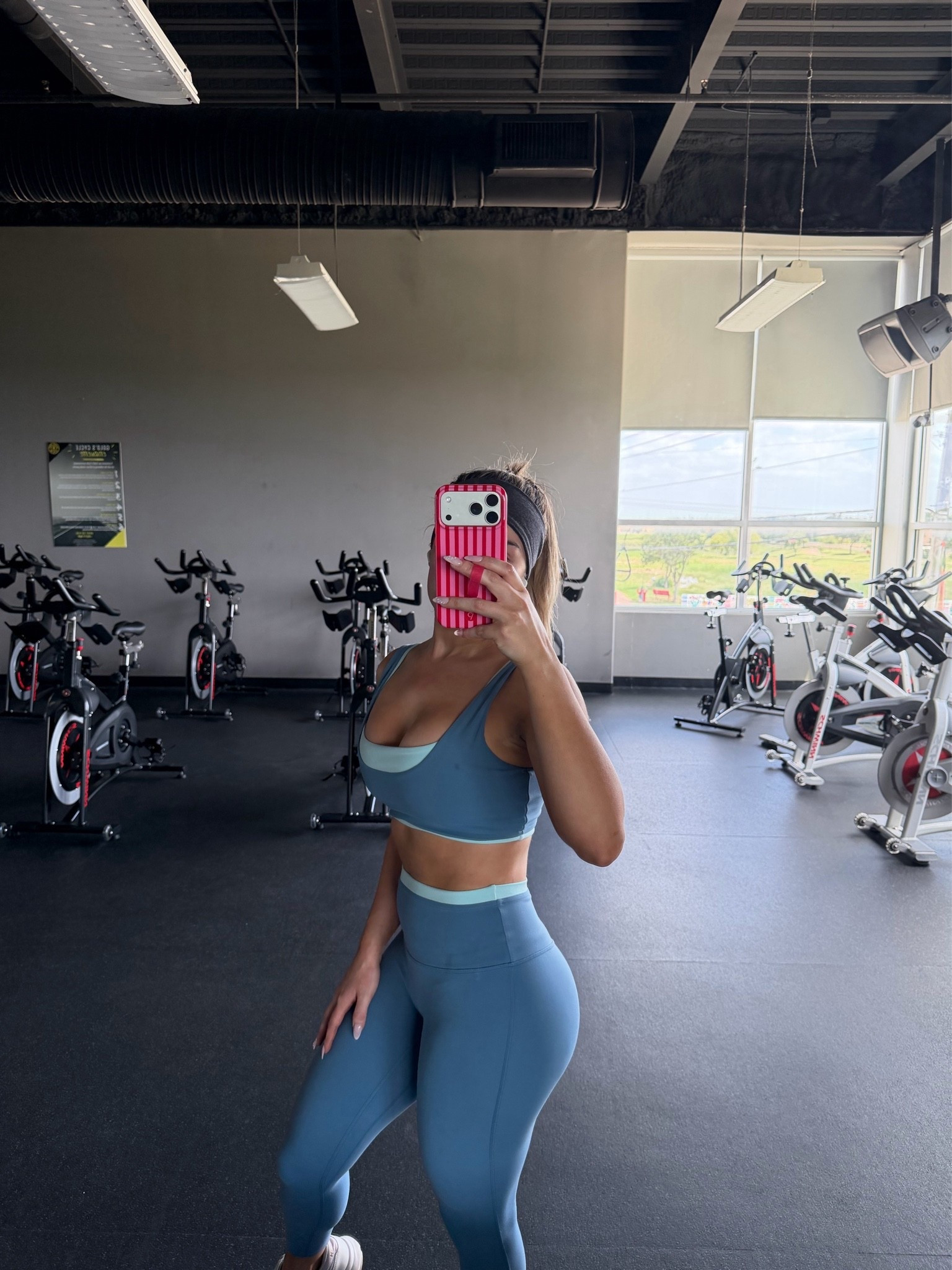 cutie gym set / size small / very stretchy

#LTKgrwm #LTKootd #LTKfitnessgoals