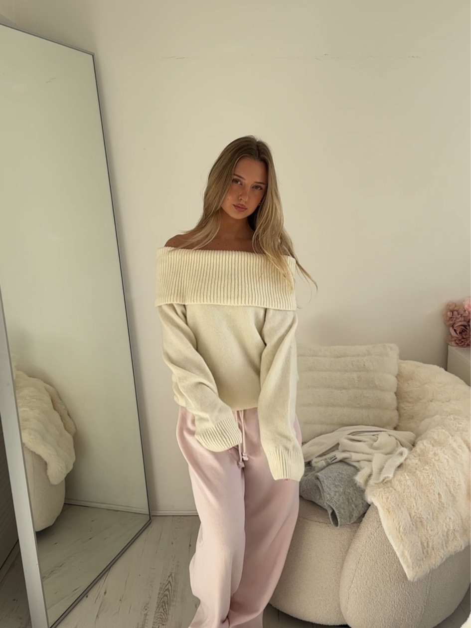 wearing size large for that slouchy vibe 🧸