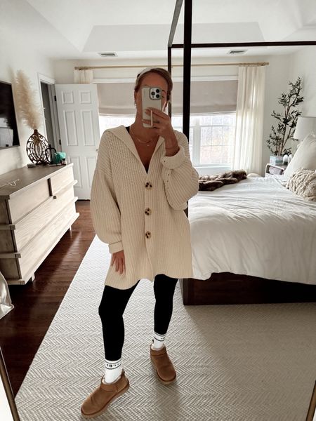 The coziest weekend fit!

Oversized cardigan, leggings outfit, cozy outfit, work from home outfit, weekend outfit, free people 