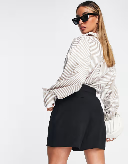 ASOS DESIGN linen mom shorts in black | ASOS | ASOS (Global)