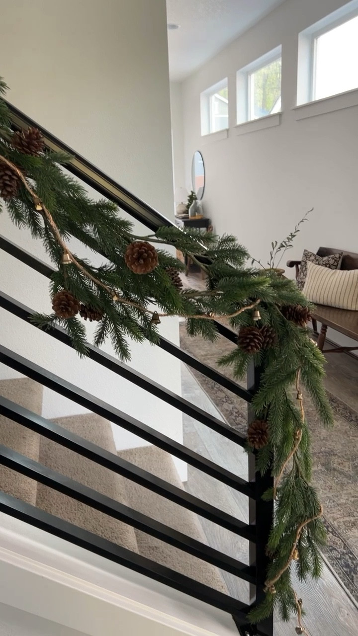 Christmas garland

#LTKSeasonal #LTKHoliday #LTKunder50