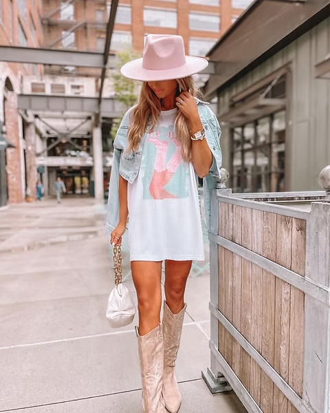 Hot Boots Graphic Tee (Vintage Feel) | Sassy Queen