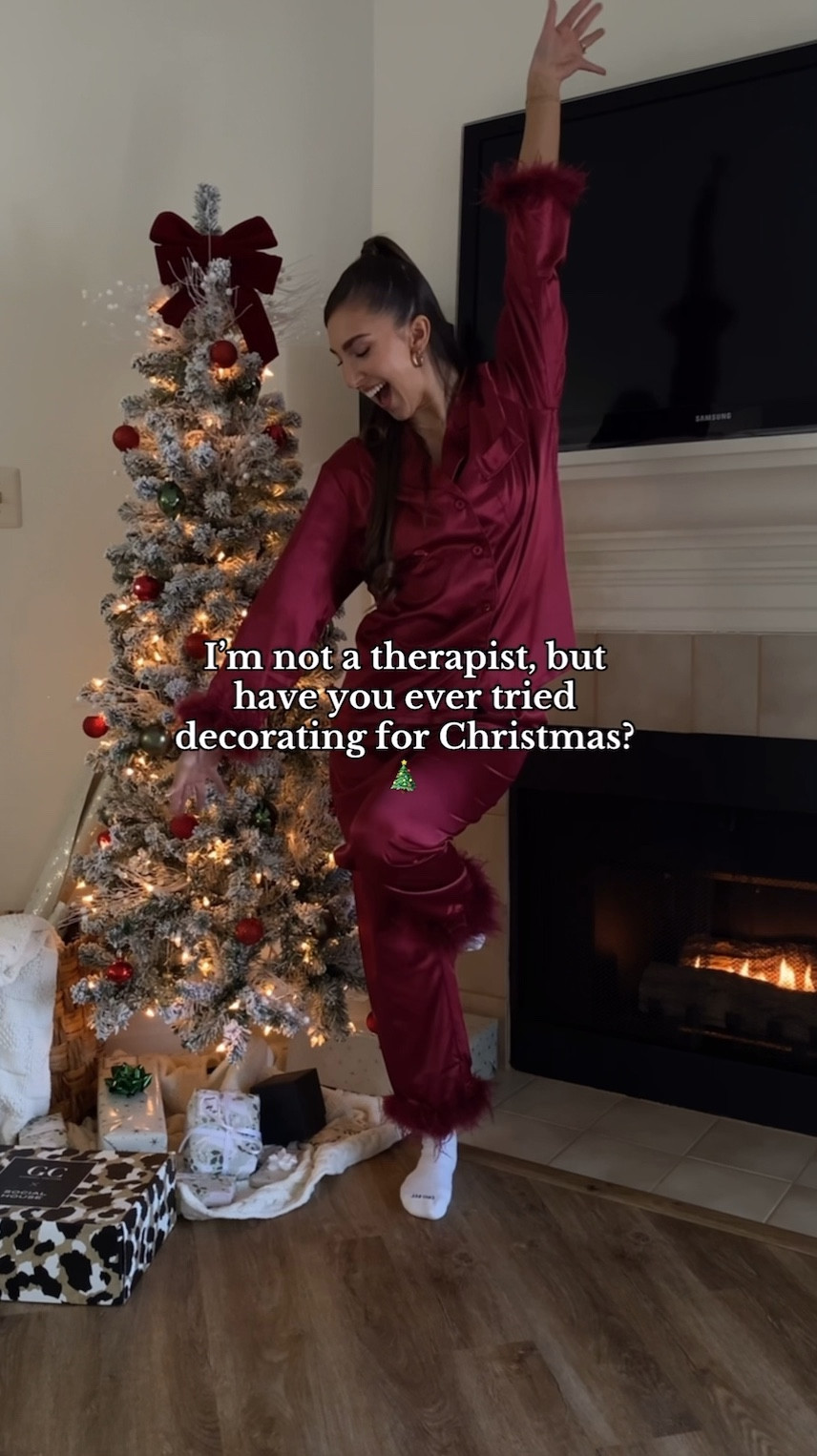 These satin pajamas have removable feathers!!! So convenient for washing or for a different style! 😍

#LTKHoliday #LTKGiftGuide #LTKSeasonal