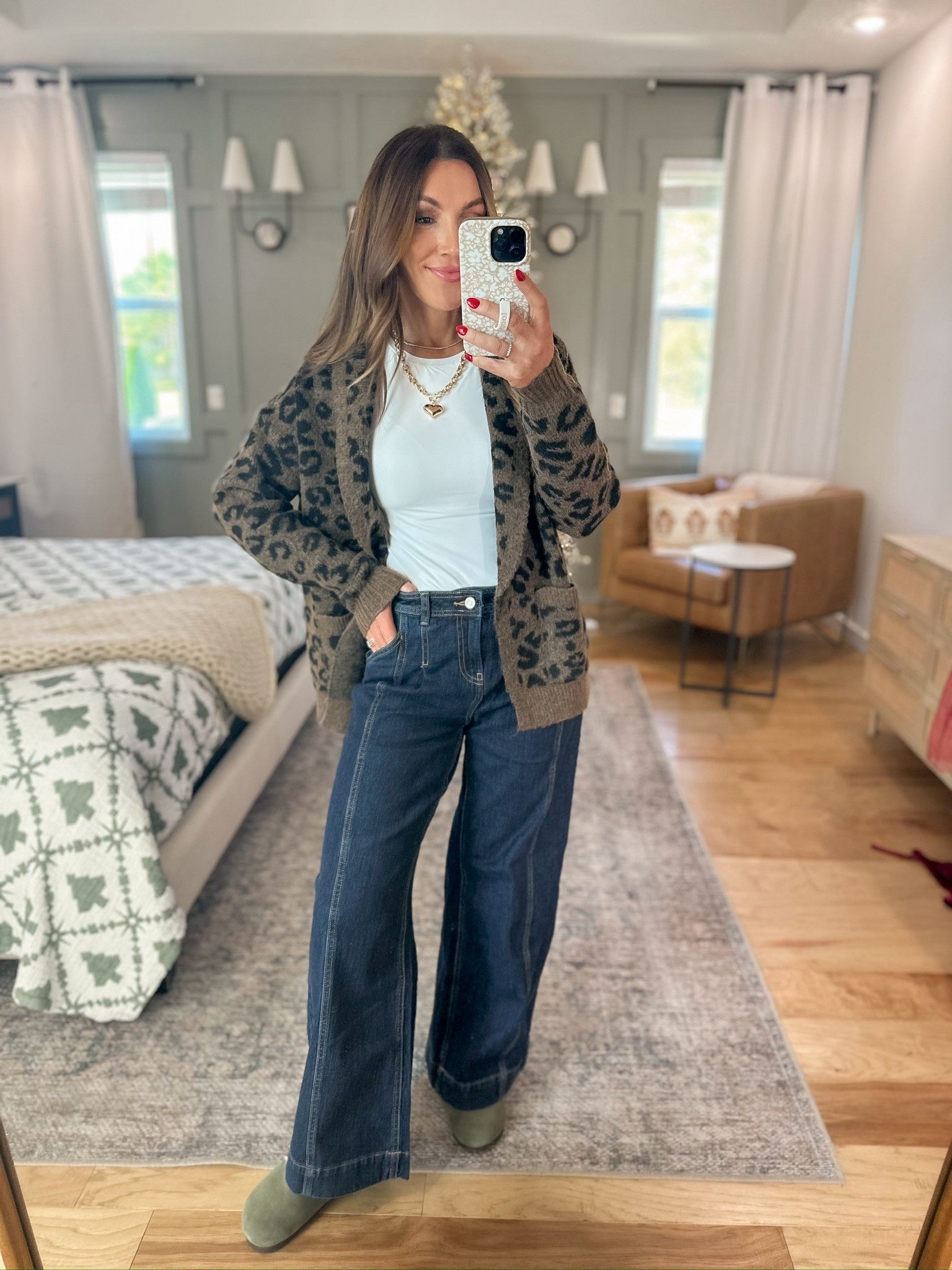 These pleated trouser style jeans are still fully stocked! The cardigan comes in 3 different prints for under $20

#LTKFindsUnder50 #LTKmomlife #LTKHoliday
