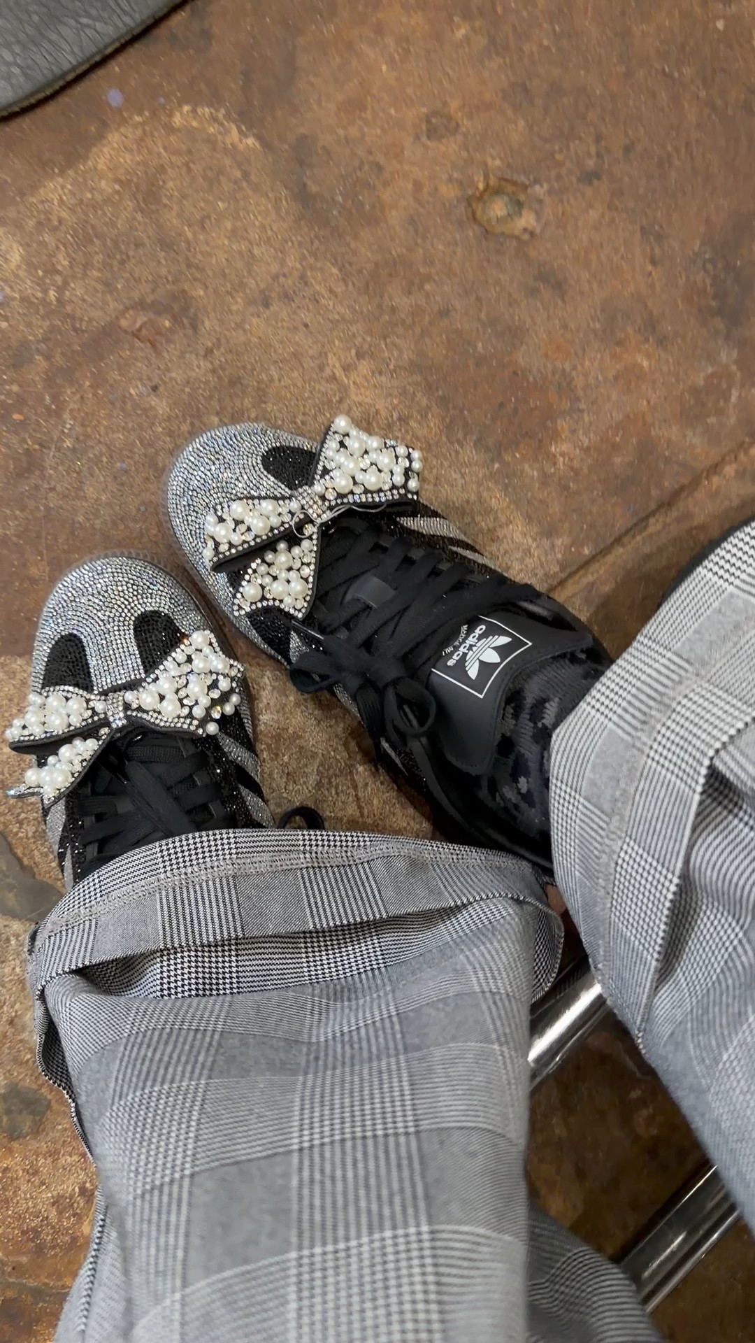 I found these cute bows for my sambas 