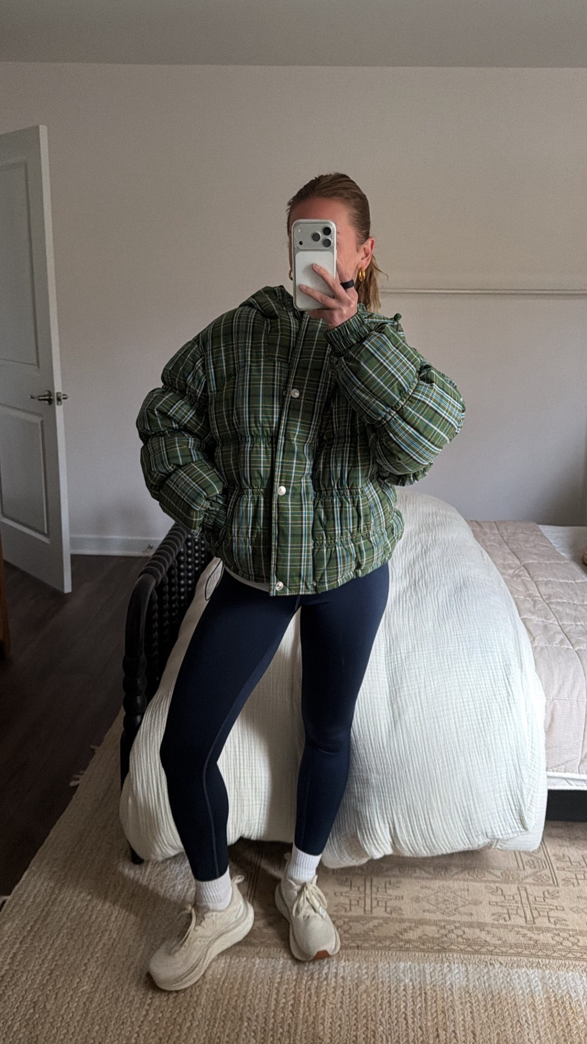 11/11/25 Back in chilly PA and back to HYROX training before race day this Friday 💪🏼🥶 Bundled up in my favorite cozy training pieces — my Saucony Tempus sneakers, Aritzia socks, navy Alo leggings set, gray Huega House sweatshirt, and this oversized green plaid puffer from Free People that literally feels like wearing a blanket. The perfect cold-weather workout look! (Wearing size xs in puffer)

#LTKootd #LTKActive #LTKfitnessgoals