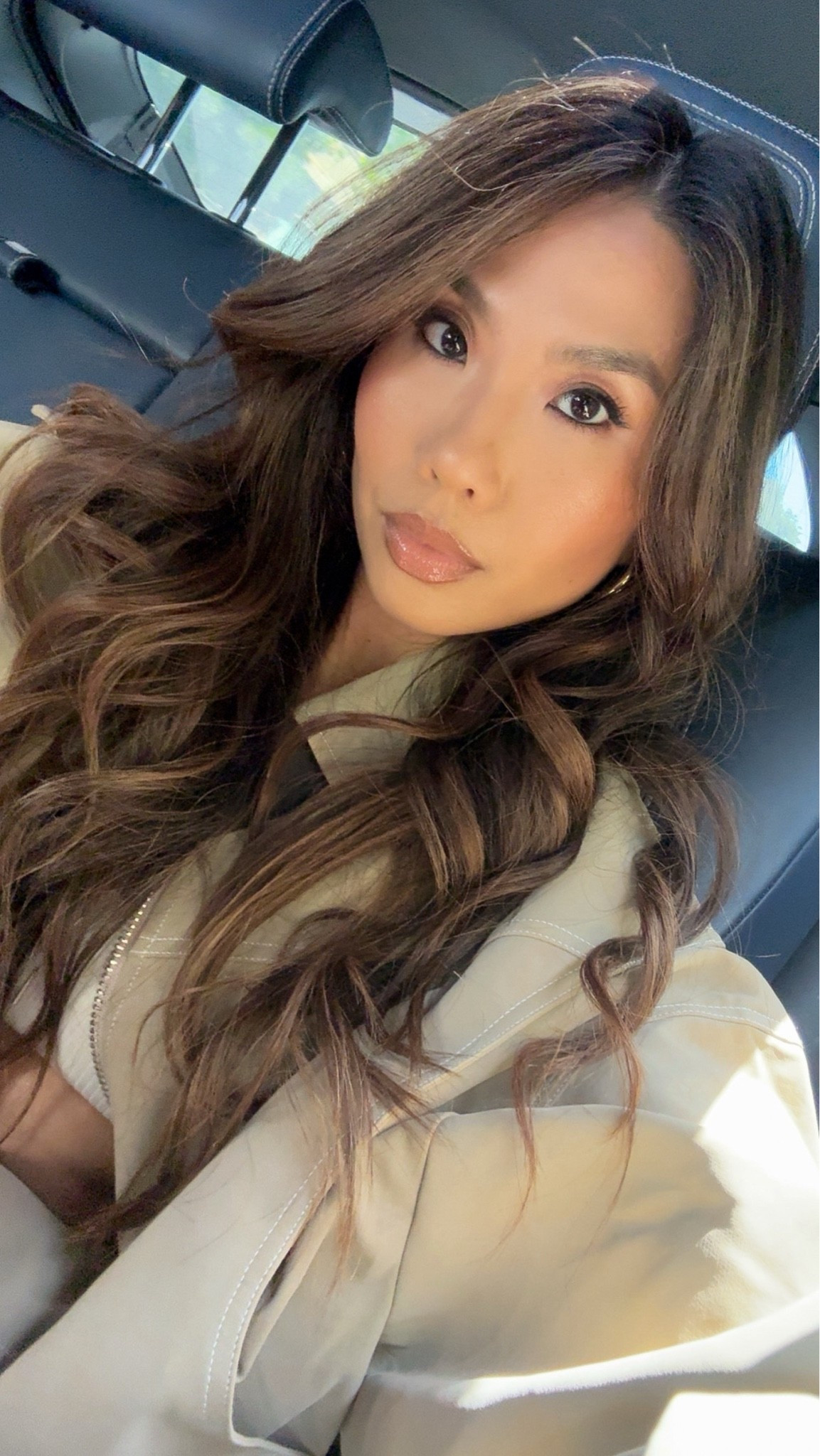Makeup details:

Eyes: 
Patrick Ta Medium 6 pan palette and glitter duo in “Still at the Club”

Cheek Combo:
Blush - she’s so LA
Highlighter - Flaunt

Lip combo:
Liner - Huda Beauty Sandy Beige all over and MAC cork to define outer edges 
Lipstick - Peachstock tapped on in center
Lipgloss - Midcealer

#LTKBeauty