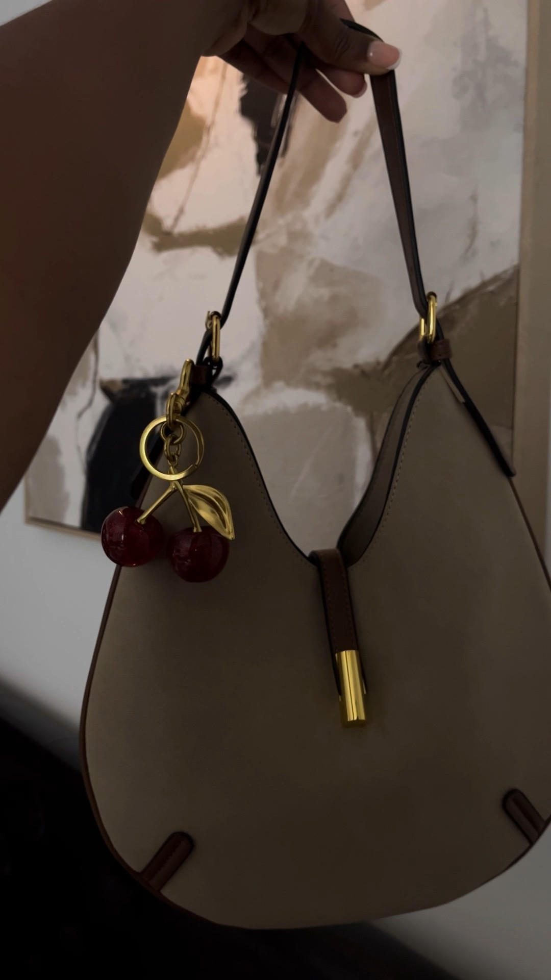 The perfect suede bag/charm duo 🍒



#LTKFindsUnder50 #LTKItBag