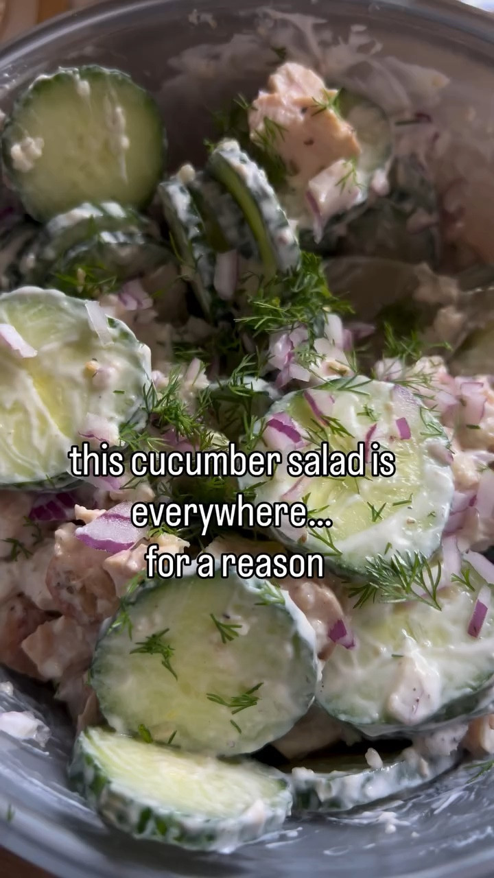 high protein cucumber salad I keep seeing everywhere… so I had to try it 🥒✨

and yes… it’s THAT good.

fresh, creamy, garlicky, a little tangy… and somehow so addictive 🤍

ingredients:
• 1 cucumber, thinly sliced
• 1/2 small red onion
• 2 tbsp greek yogurt (or sour cream)
• 1–2 cloves garlic
• juice of 1/3 lemon
• 1 tbsp olive oil
• salt + pepper
• ~150g cooked chicken breast
• fresh dill (optional but everything is better with dill)

mix everything together (or shake it good 😄) and let it sit for a few minutes so all the flavors come together.

👉 save this for later
👉 you’ll make it again… trust me.

#highproteinrecipes
#cucumbersalad
#easymeals
#quickrecipes 
#healthyfoodideas

#LTKdayinmylife #LTKstorytime #LTKfoodie