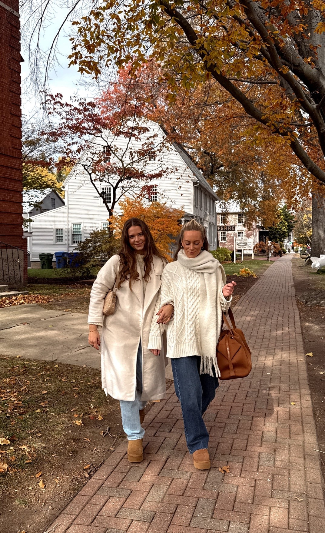 Fall outfits perfect for thanksgiving, wearing cableknit sweater with Abercrombie jeans and UGGs! Also love this chunky cozy scarf. Use code MARISSA20 for 20% off Dagne Dover bags