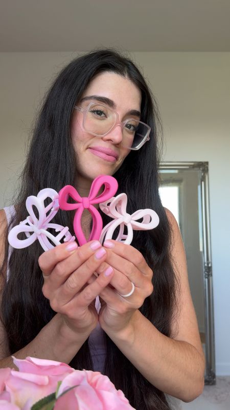 Pink bow claw clips
Makes my easy hairstyles more cute 


#LTKtravel #LTKsummer #LTKbeauty