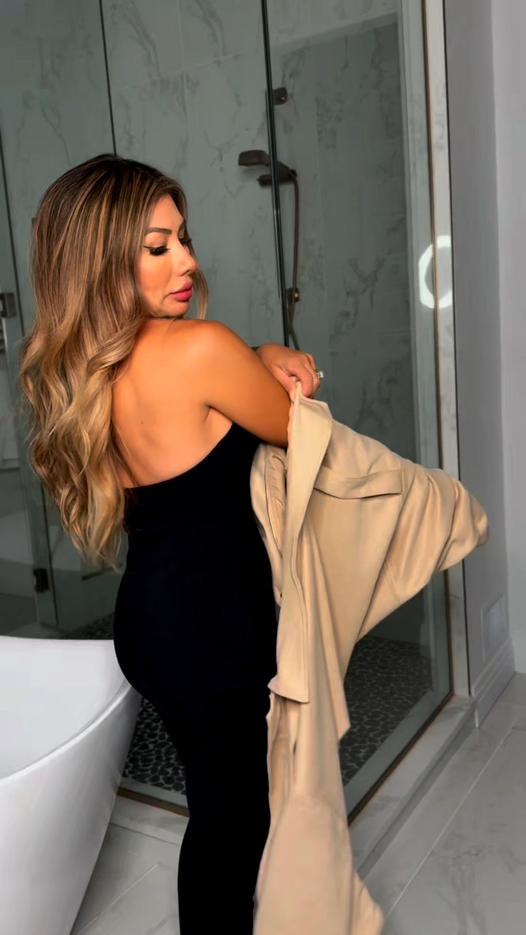 This Amazon bomber jacket feels designer but it’s under $50 ✨ The fit is slightly oversized, giving that relaxed, model-off-duty vibe while still looking clean and elevated.

The fabric is buttery soft, fully lined, and so easy to style — wear it with leggings, denim, or a pleated skirt for a fall street-style look that feels expensive.

It comes in multiple colors — taupe, black, khaki, army green, and cream — and runs in sizes XS–XXL. I’m wearing size Small for that polished, oversized fit.

It’s the kind of jacket that instantly pulls your outfit together.

✨ Linked for you 🤎
#amazonfashion #bomberjacket #quietluxury #amazonfinds #fallstyle #streetstyle #veronicaluxe #fallfashion #capsulewardrobe #cozystyle #minimalfashion #amazonessentials