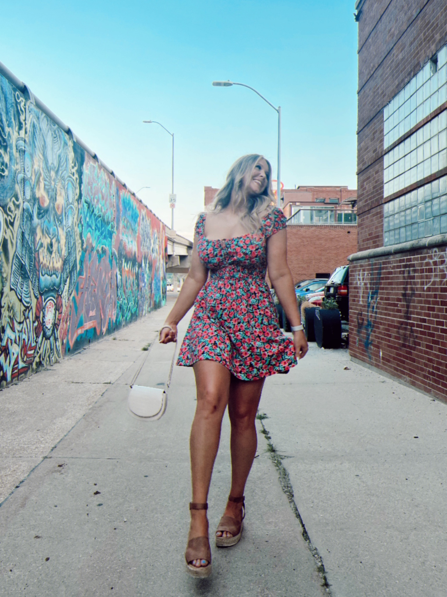 The most perfect floral dress 🌸


Date night, birthday outfit, wedding guest, sundress, concert, tall, old navy, sale, country concert, vacation, beach, summer dress

#LTKcurves #LTKunder50