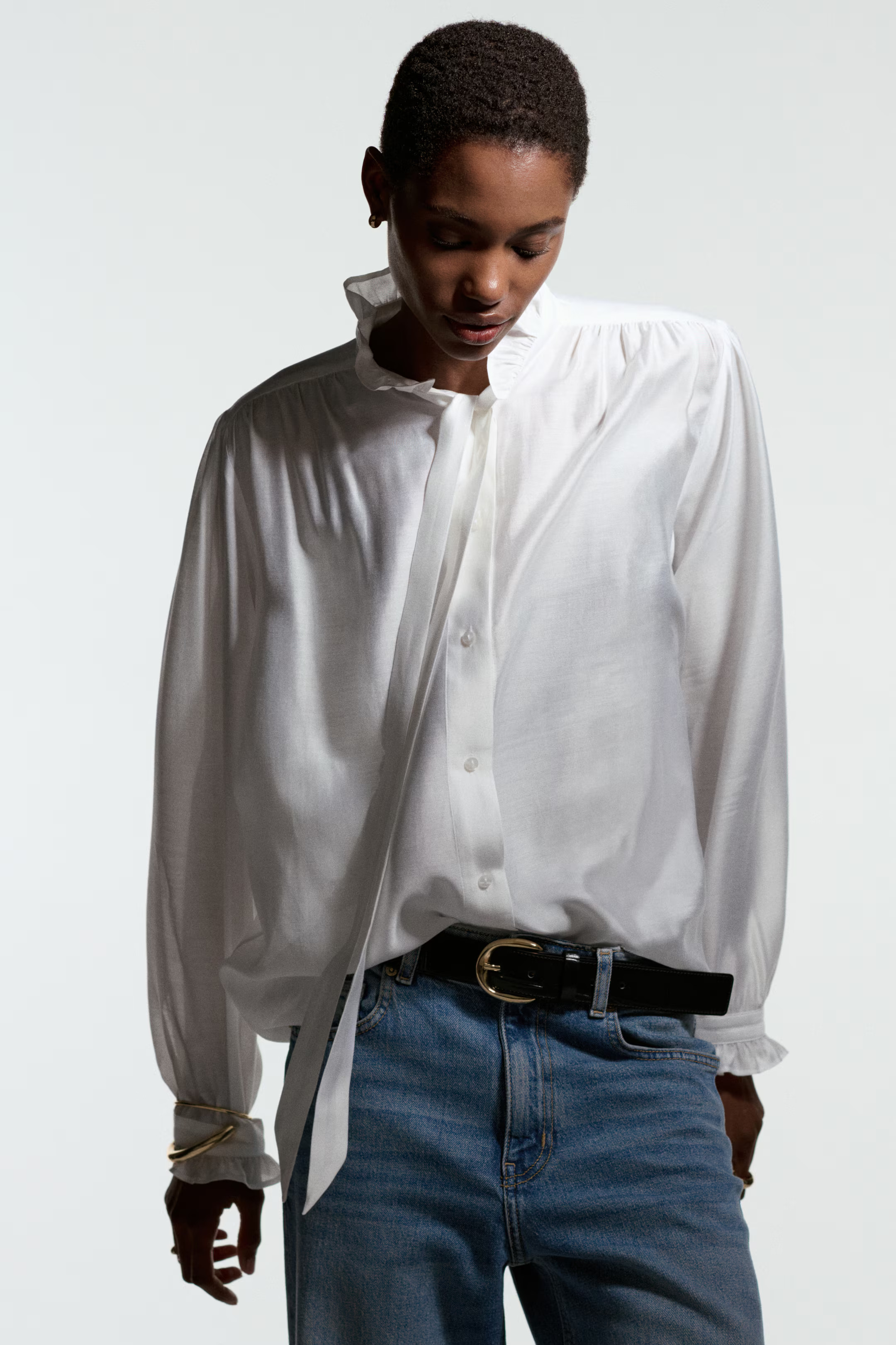 Bow-collar blouse | H&M (UK, MY, IN, SG, PH, TW, HK)