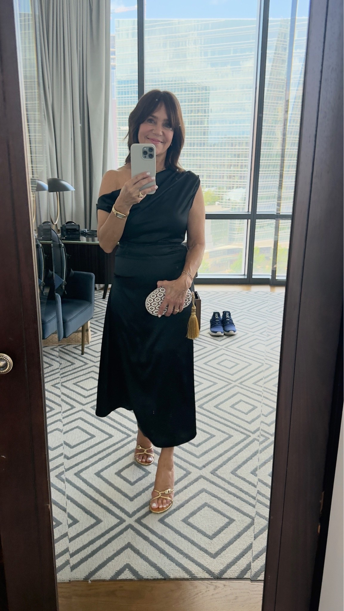 I recently purchased this black Staud dress, and wore it to a wedding this past weekend in Dallas. It’s super flattering and one of the best-selling dresses that Staud designs. I recently recommended it to my sister-in-law for her son’s wedding 🖤