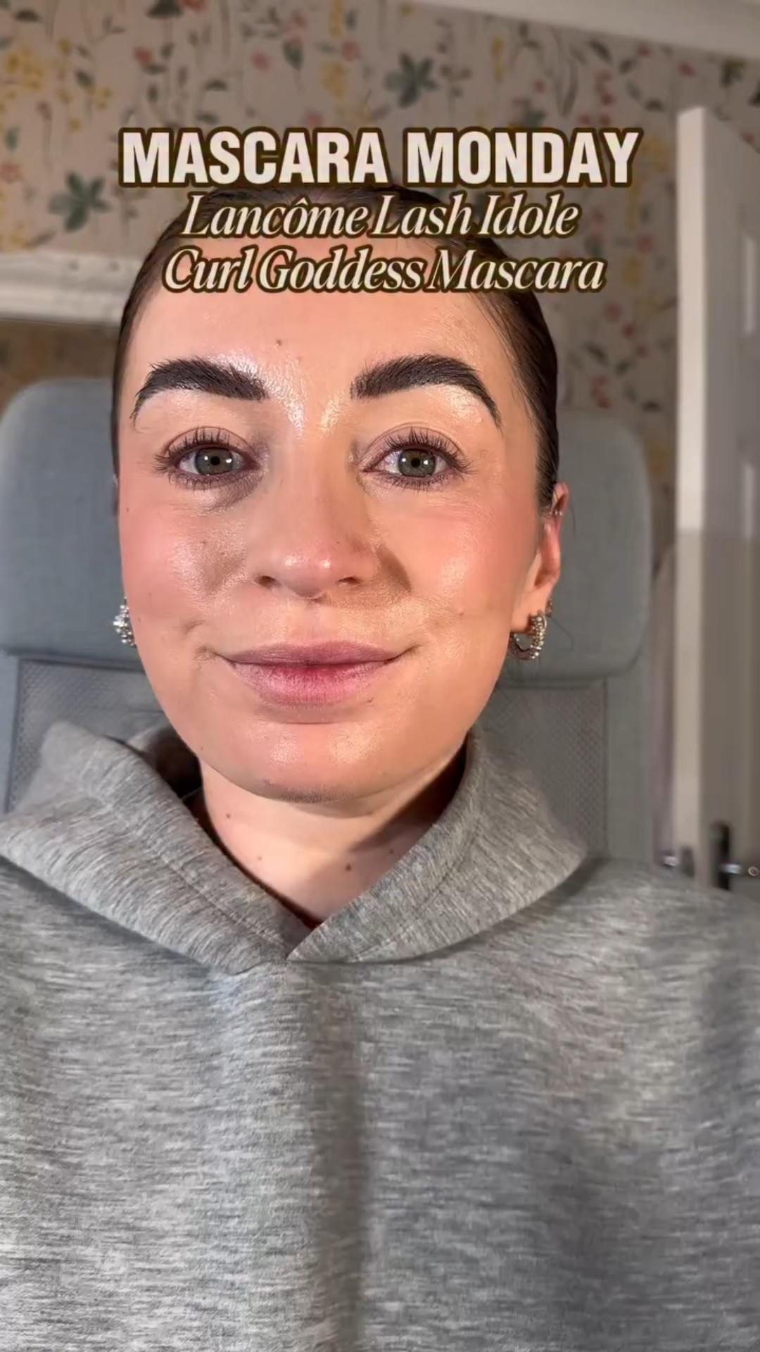 AD/PR -Testing the new Lancôme Lash Idôle Curl Goddess mascara. @lancomeofficial 

As someone who already loves Lancôme mascaras, I had high expectations — and this one delivers serious curl and drama with only minimal smudging after a full day in London rain ☔

If you’re an everyday makeup wearer who loves lifted lashes, is definitely worth the £28 or you can get a mini for £18!

Follow for more honest beauty reviews & save for later ✨

Available at @lookfantastic 

#MascaraMonday #LancomeMascara #LancomeMakeup #MascaraReview #CurlGoddess