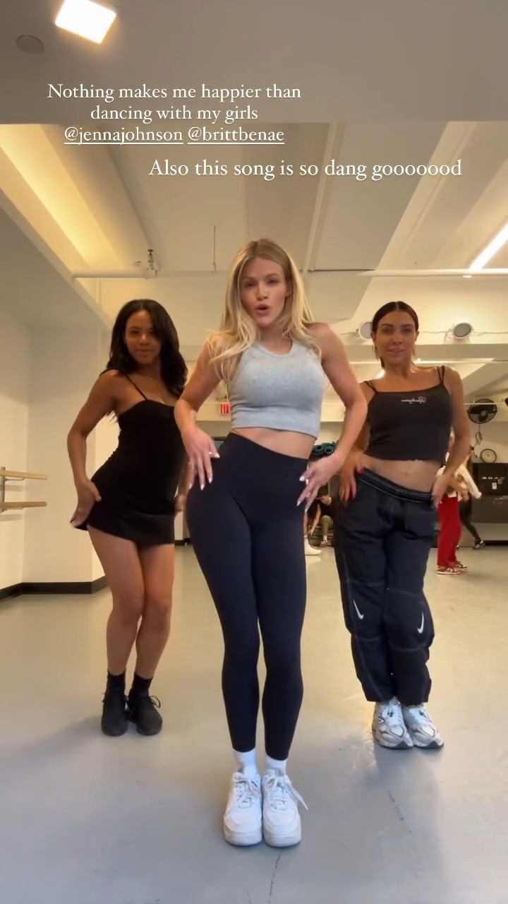 Back to dancing with my girls 🤍 This workout tank is one of my favorites. 

workout tank l workout