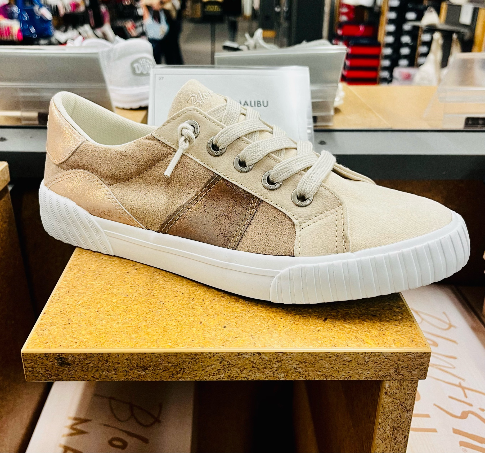 Spring sneaker styles from DSW 👟

#dsw #shoecrush #springstyles #sneakerstyles #springsneakers 

#LTKSeasonal #LTKfindsunder100 #LTKshoecrush